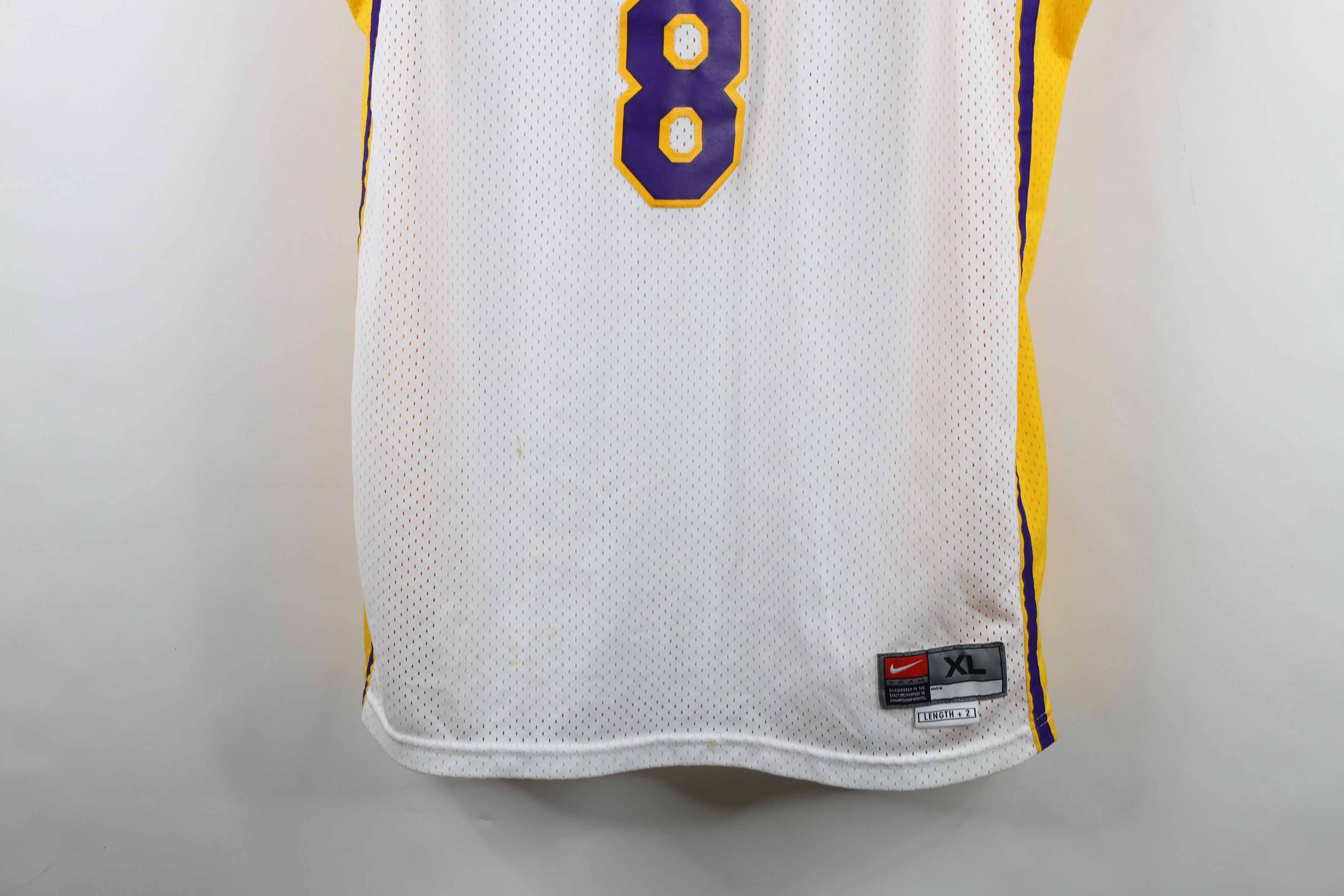 Nike Vintage Nike Los Angeles Lakers Basketball Jersey White #8 Size US XL / EU 56 / 4 - 3 Thumbnail