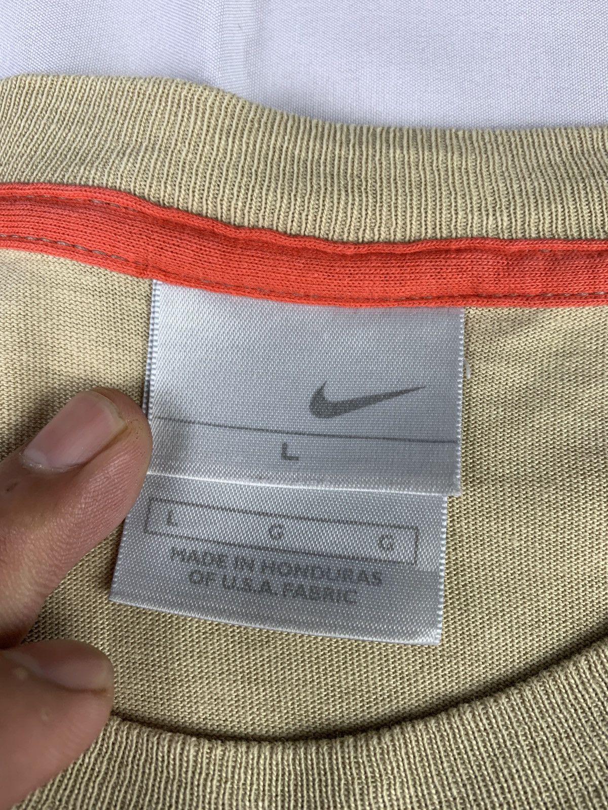 Nike 2000s Nike US Beige Red Small Swoosh Essentials Tee Size US L / EU 52-54 / 3 - 5 Thumbnail