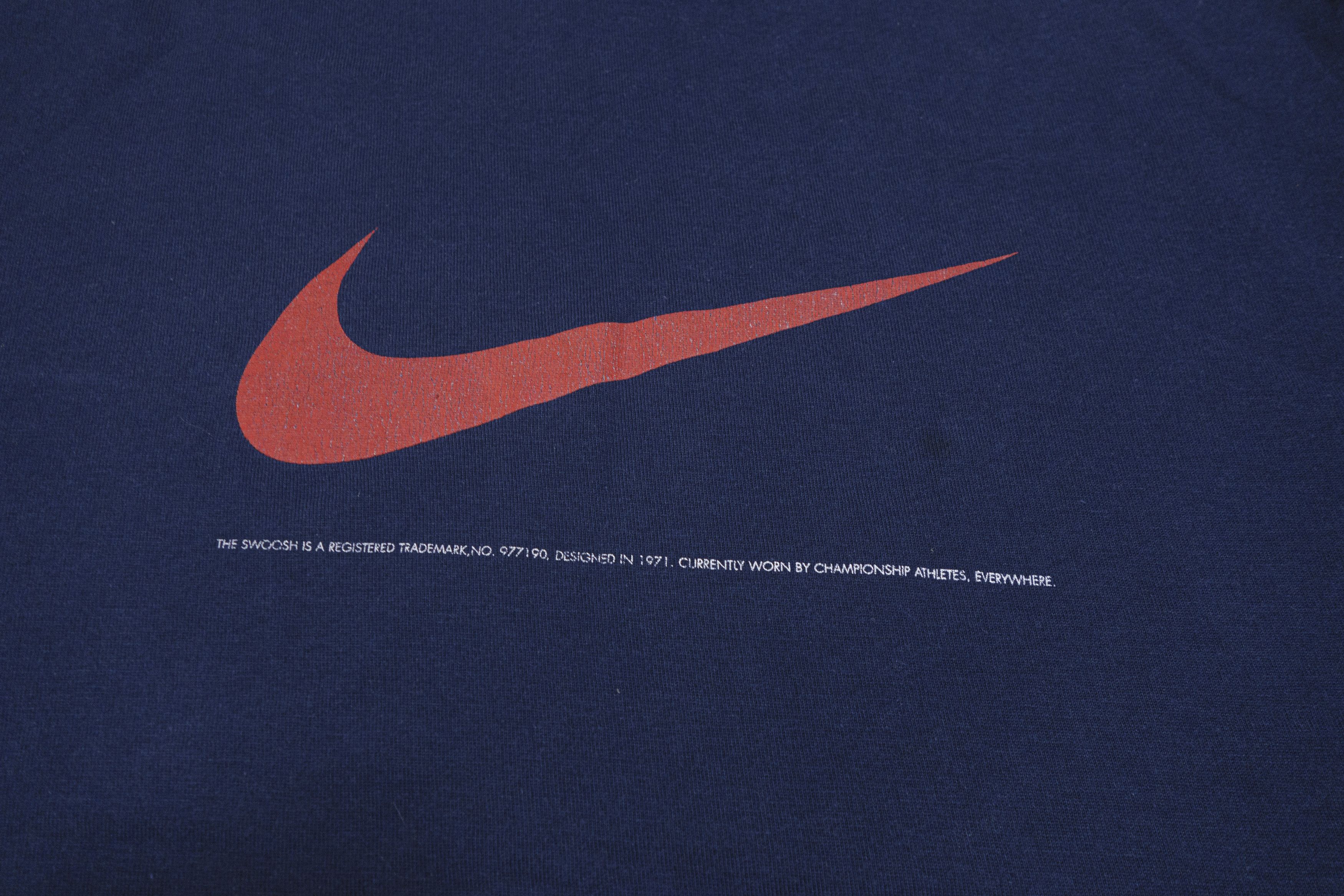 Nike 00S Swoosh Big Logo T-Shirt Size US L / EU 52-54 / 3 - 4 Thumbnail