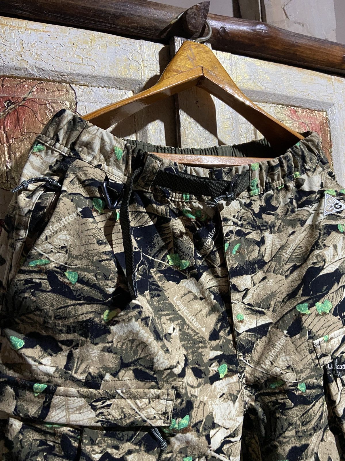 Nike ACG Nike ACG "Smith Summit" Water-Repellent UV Cargo Pants L Size US 30 / EU 46 - 9 Thumbnail