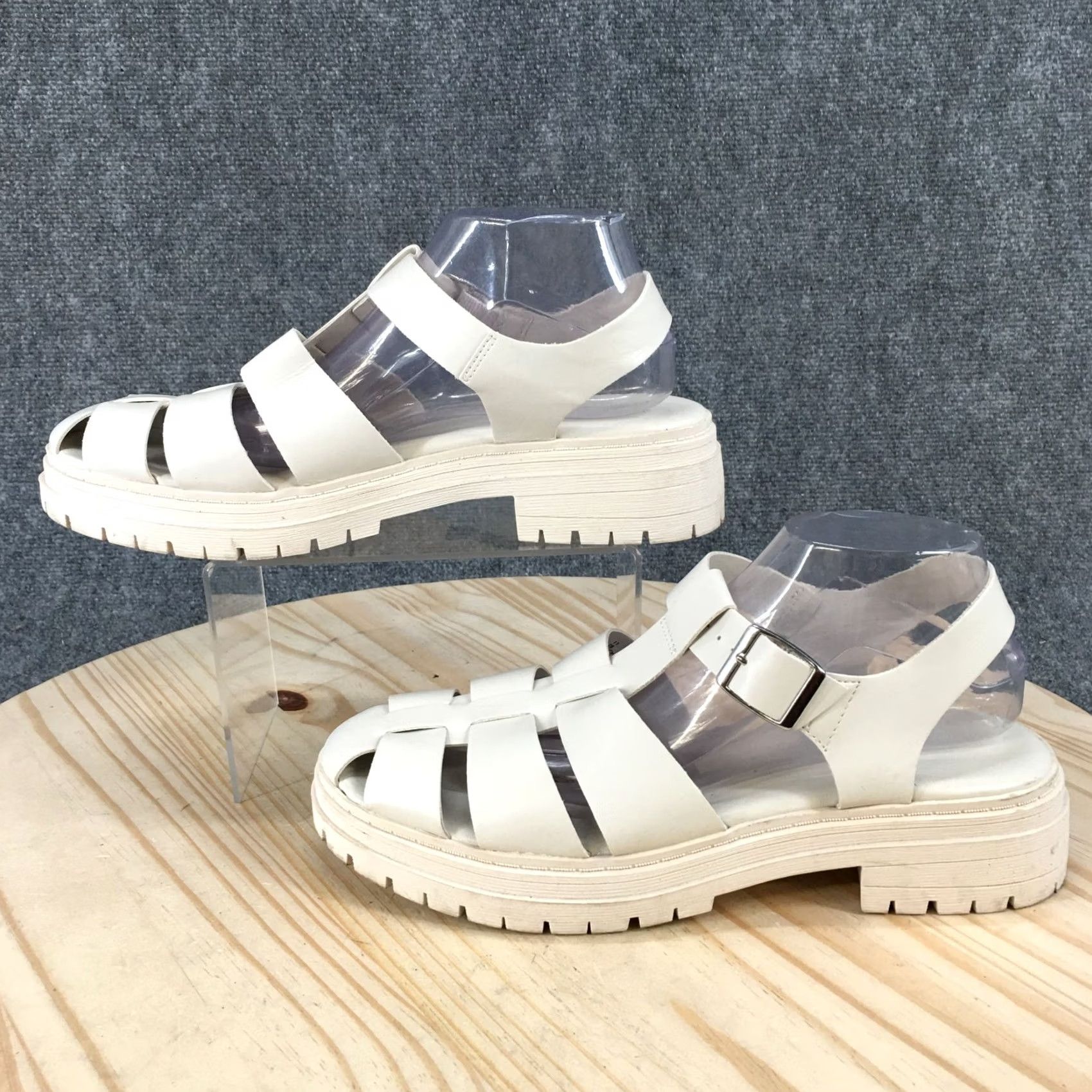 Old Navy Old Navy Sandals Womens 11 Black Leather Chunky Fisherman Lug Strap Buckle Sandals Size US 11 / IT 41 - 2 Thumbnail