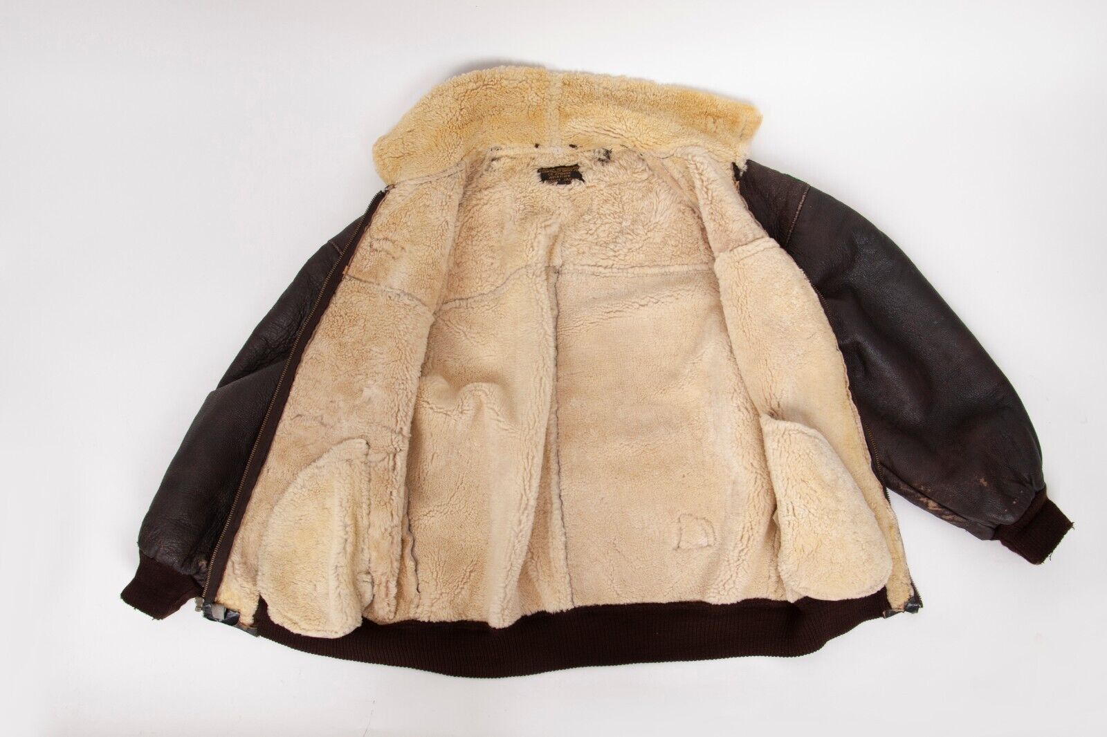 Vintage Vintage US Army B6 Shearling Bomber Jacket Airforce Leather Size US L / EU 52-54 / 3 - 19 Thumbnail