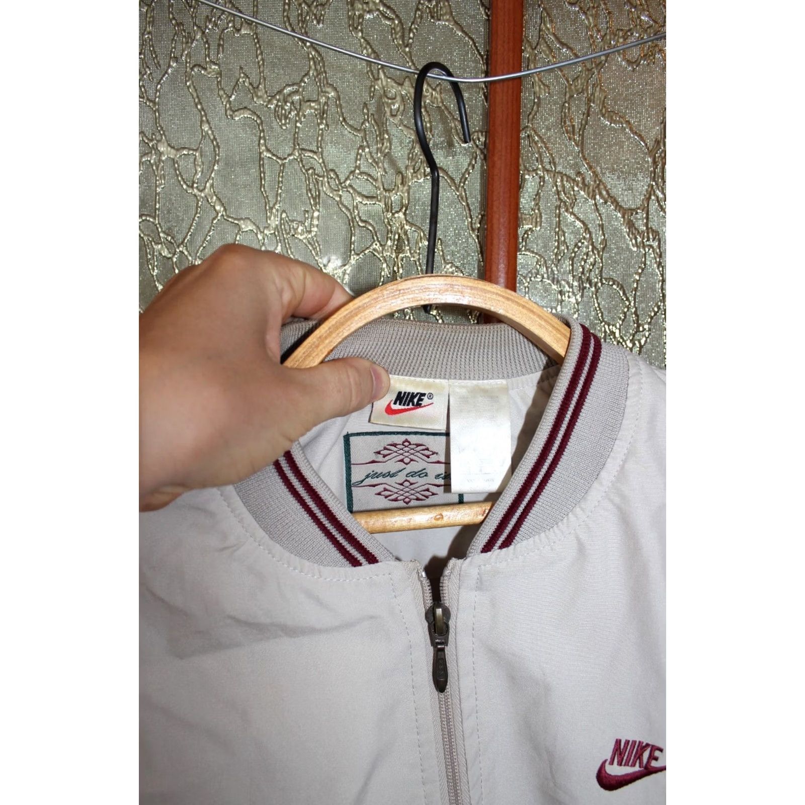 Nike VINTAGE Nike Bomber Jacket - Aztec Sleeves - creme - M - Unisex Adults - Track Jacket - Zip - Long Sleeve - All Seasons - Regular Fit Size US M / EU 48-50 / 2 - 3 Thumbnail