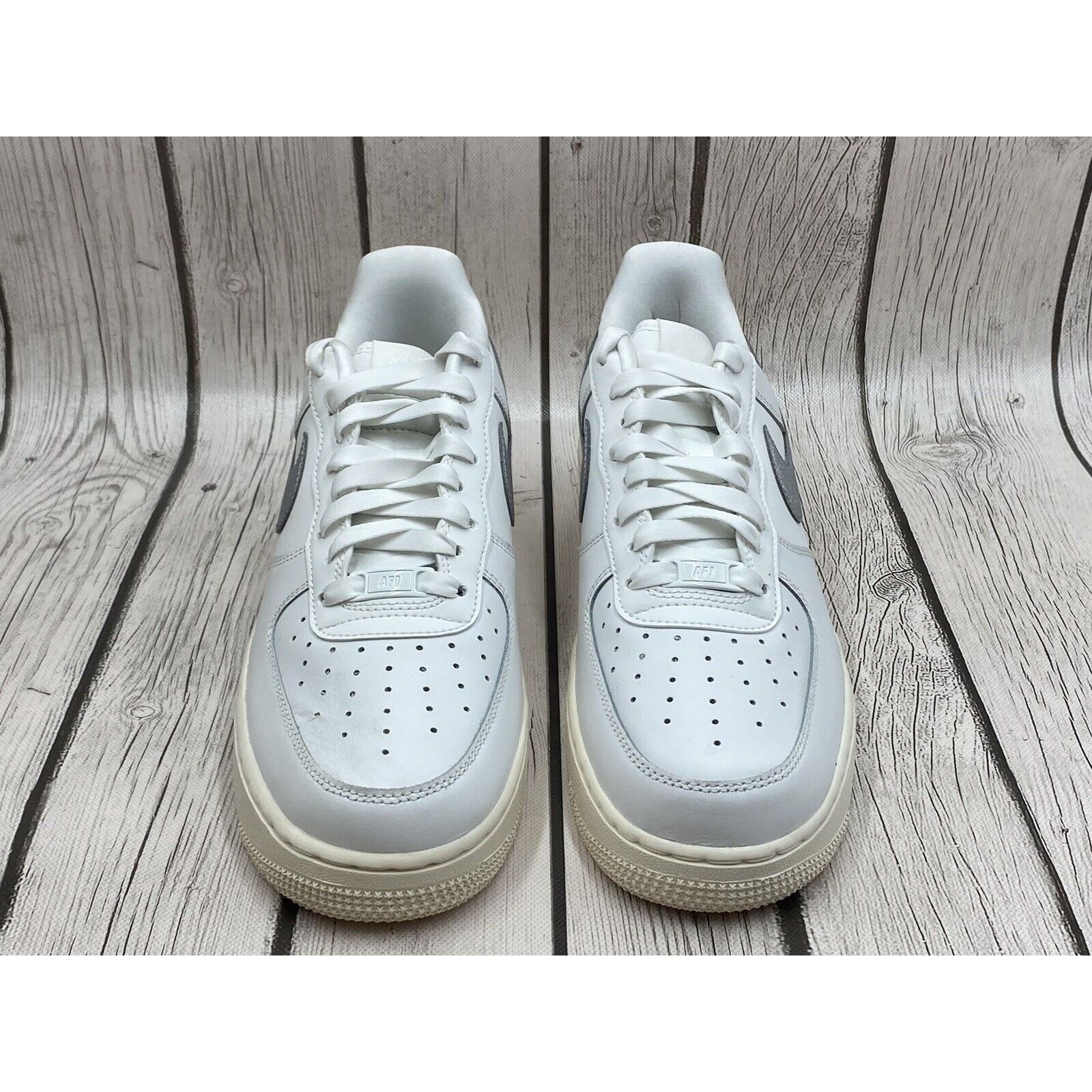 Nike Nike Womens Air Force 1 ‘07 Essential ‘Silver Swoosh’ Size 1 Size US 10.5 / IT 40.5 - 4 Thumbnail
