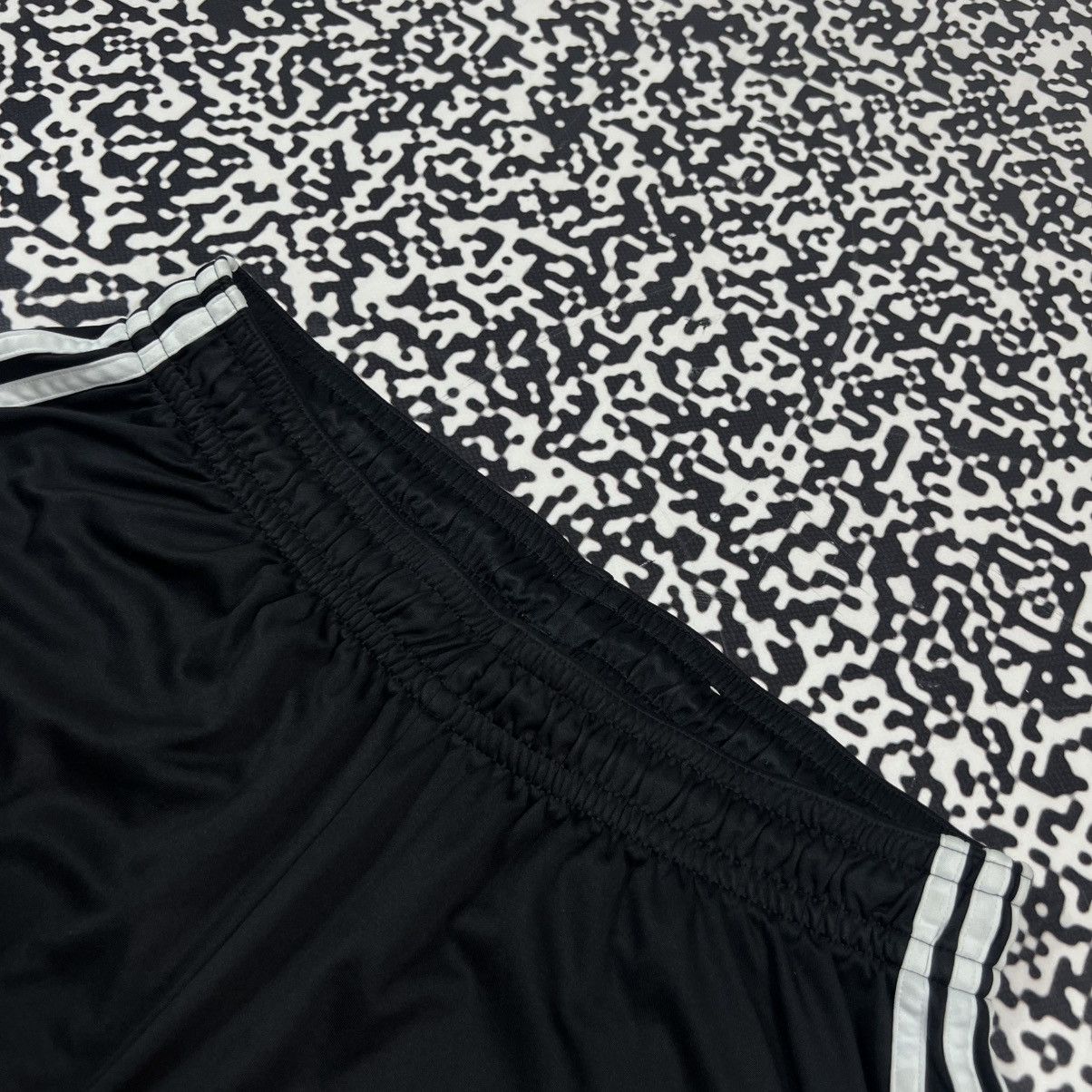 Adidas Vintage Y2K Adidas Striped Retro Sport Style Casual Shorts Size US 36 / EU 52 - 9 Thumbnail