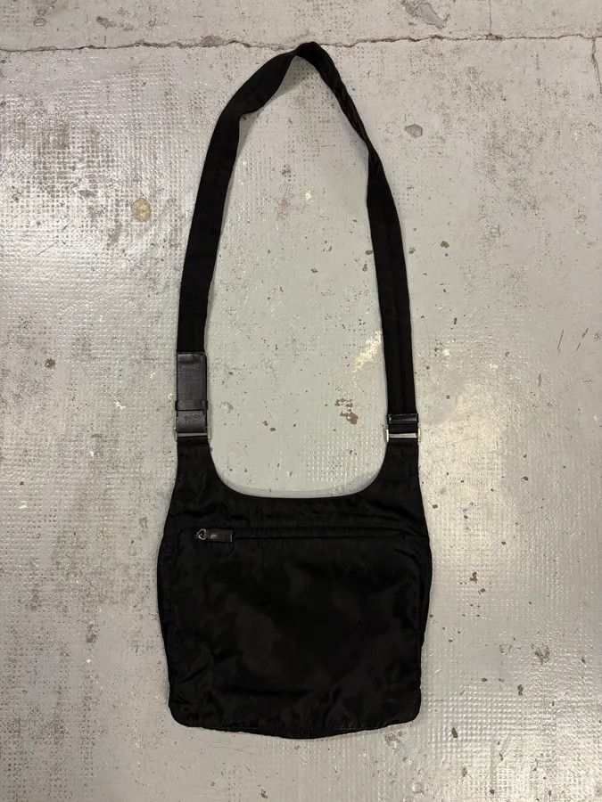 Prada 2000s Prada Black Nylon Crossbody Bag Size ONE SIZE - 5 Thumbnail