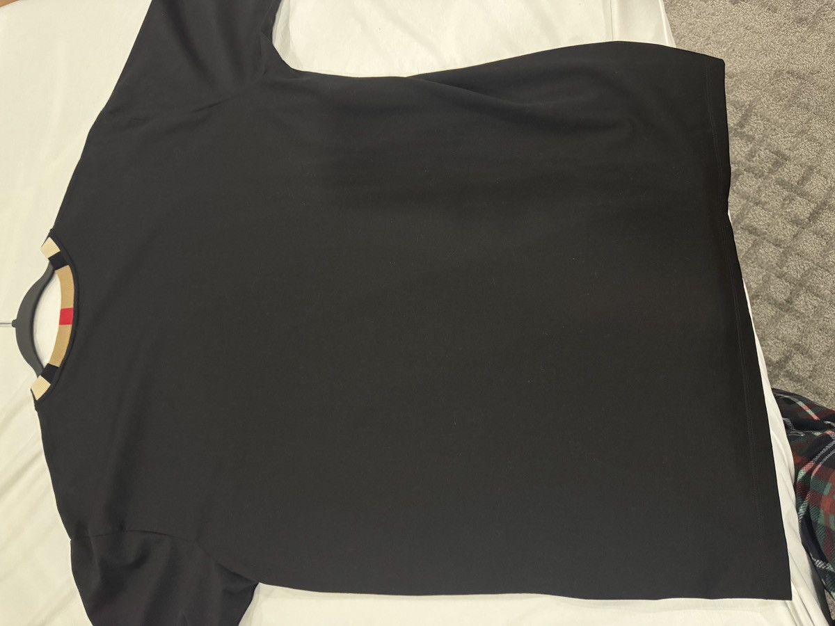 Burberry Black Burberry Neck Logo T-Shirt Size US L / EU 52-54 / 3 - 3 Thumbnail