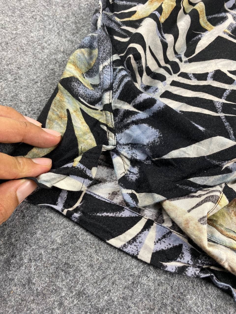 Vintage vintage 100 rayon hawaiian shirt very nice design Size US M / EU 48-50 / 2 - 9 Thumbnail