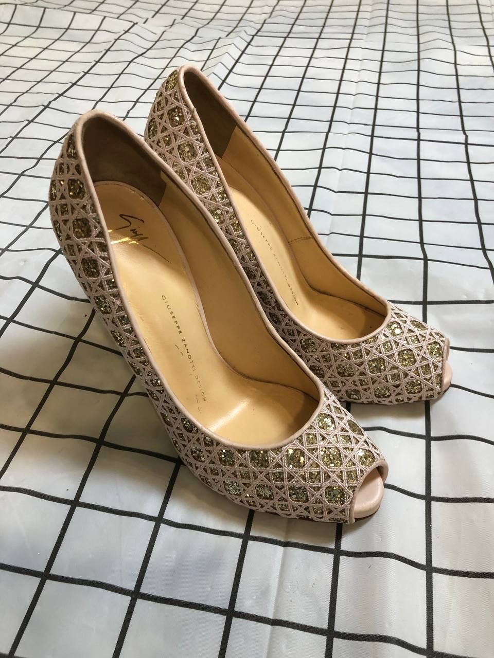 Giuseppe Zanotti GIUSEPPE ZANOTTI Pink Leather Glitter Platform Pumps Size US 9.5 / IT 39.5 - 1 Thumbnail