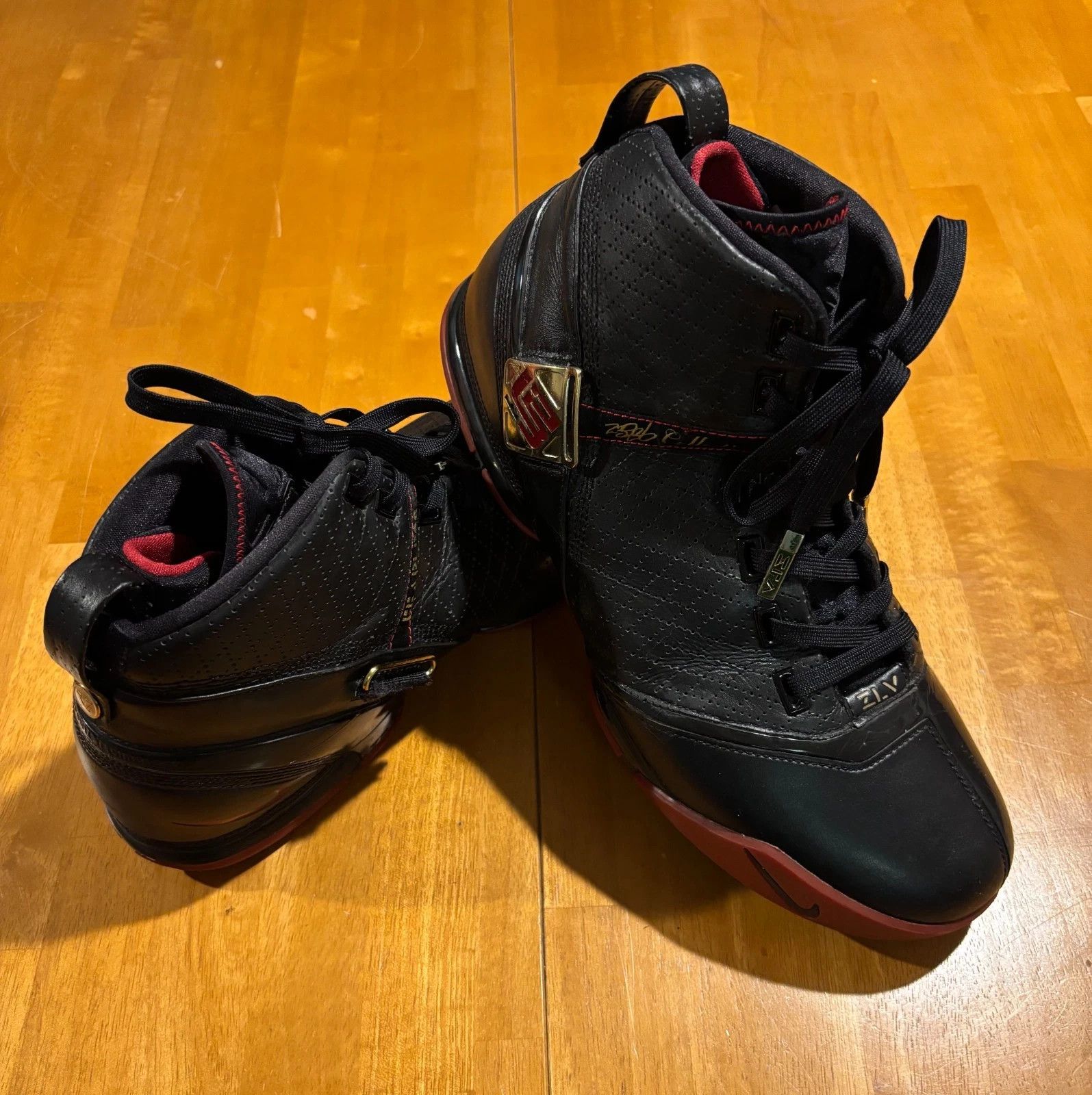 Nike 2007 LeBron 5 Black Crimson Metallic Gold Size US 12 / EU 45 - 18 Thumbnail