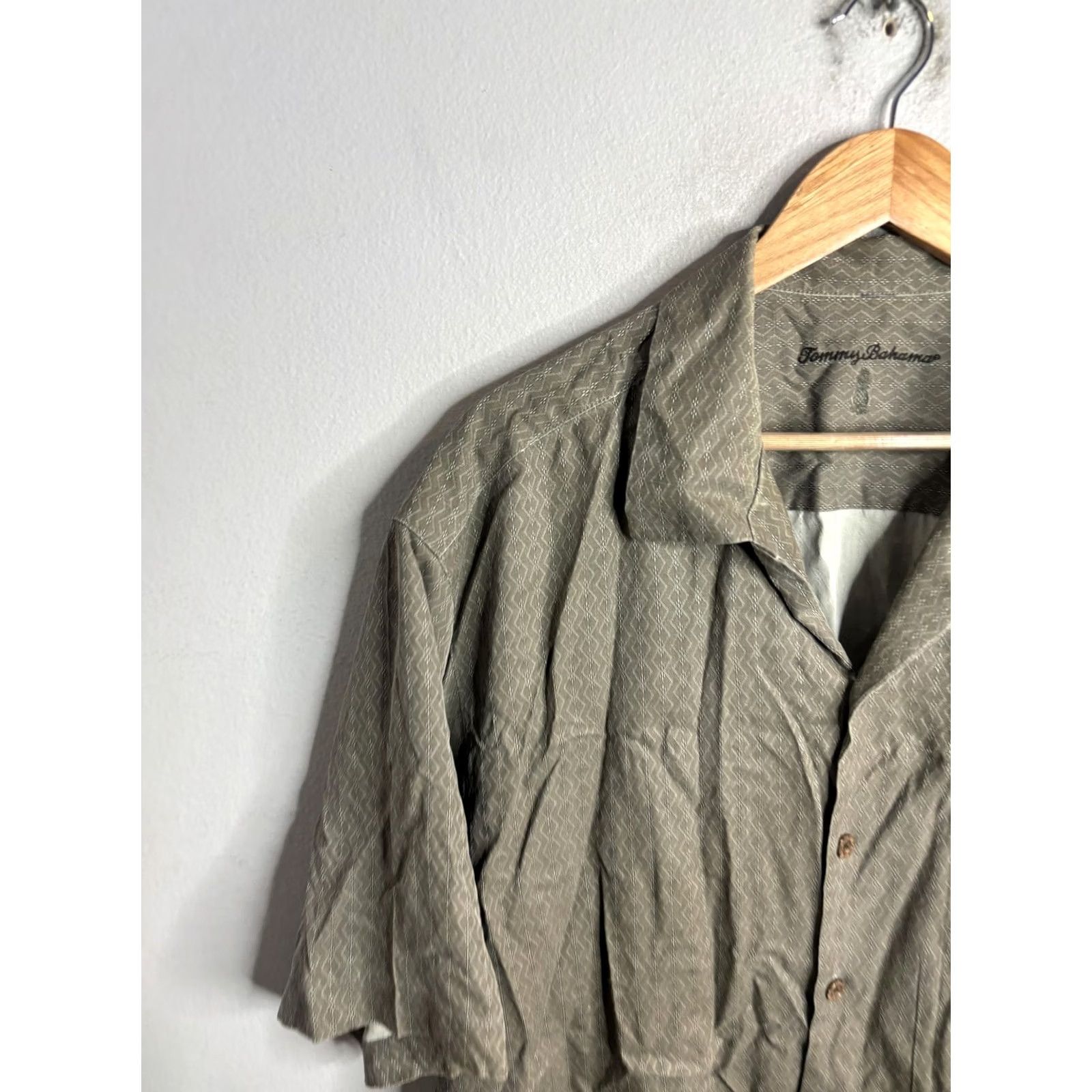 Tommy Bahama Tommy Bahama Shirt Mens XL Green Silk Geometric Camp Button Front Short Sleeve Size US XL / EU 56 / 4 - 2 Thumbnail