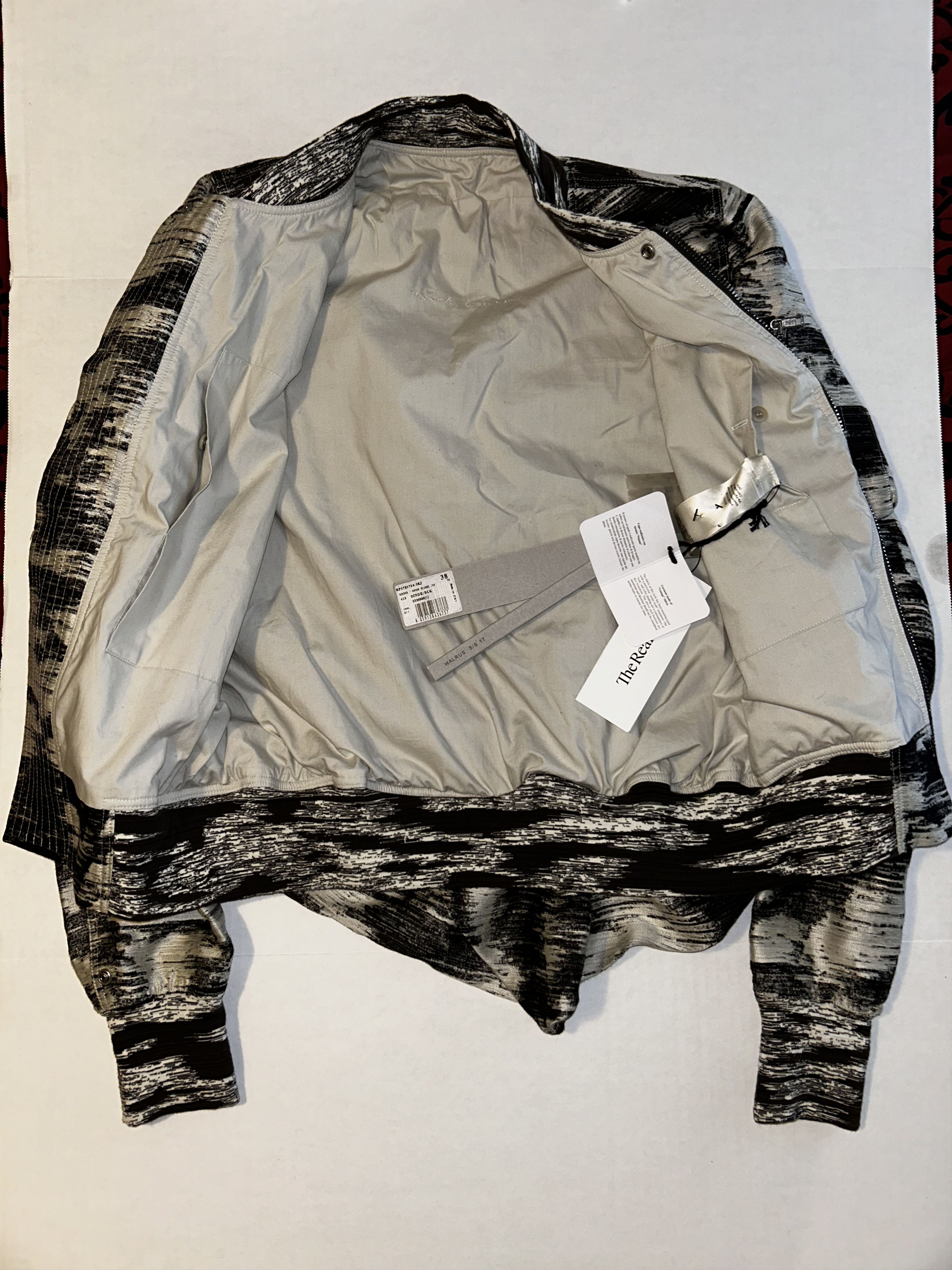 Rick Owens Rick Owens Bomber Jacket "Walrus S/S17" Size XS / US 0-2 / IT 36-38 - 3 Thumbnail
