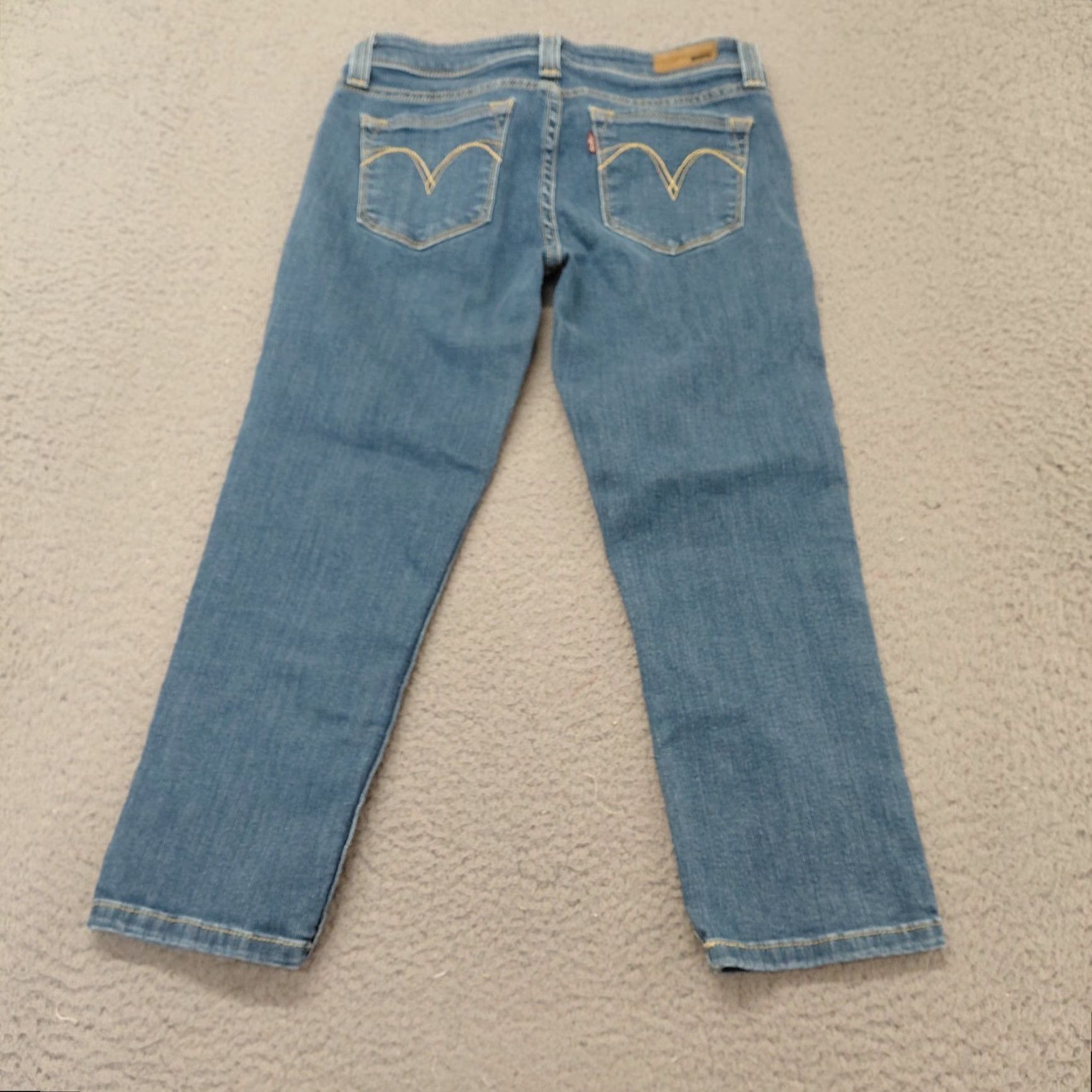 Levi's Levi’s Capri Jeans Women’s 26 Blue Denim Straight Leg Cropped Fits 27×22 Jeans Capris five-pocket Regular Rise Adult Women Size 26" / US 2 / IT 38 - 2 Thumbnail