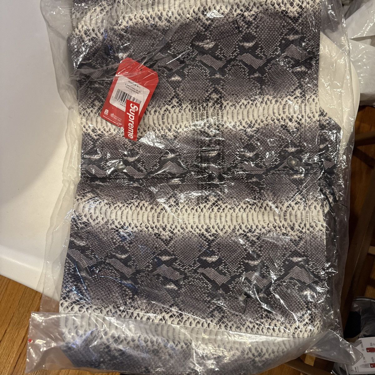 Supreme BRAND NEW Supreme x The North Face snakeskin seamed jacket Size US L / EU 52-54 / 3 - 3 Thumbnail