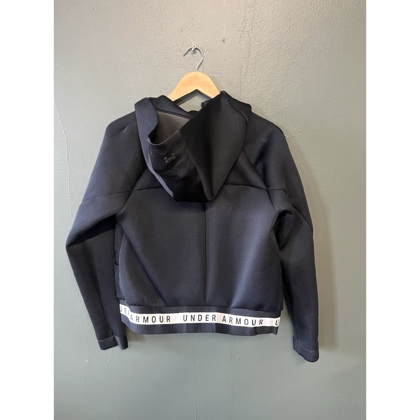 Under Armour Under Armour Womens Black Temperature Control Cropped Zip Up Hoodie sz Large Size L / US 10 / IT 46 - 2 Thumbnail