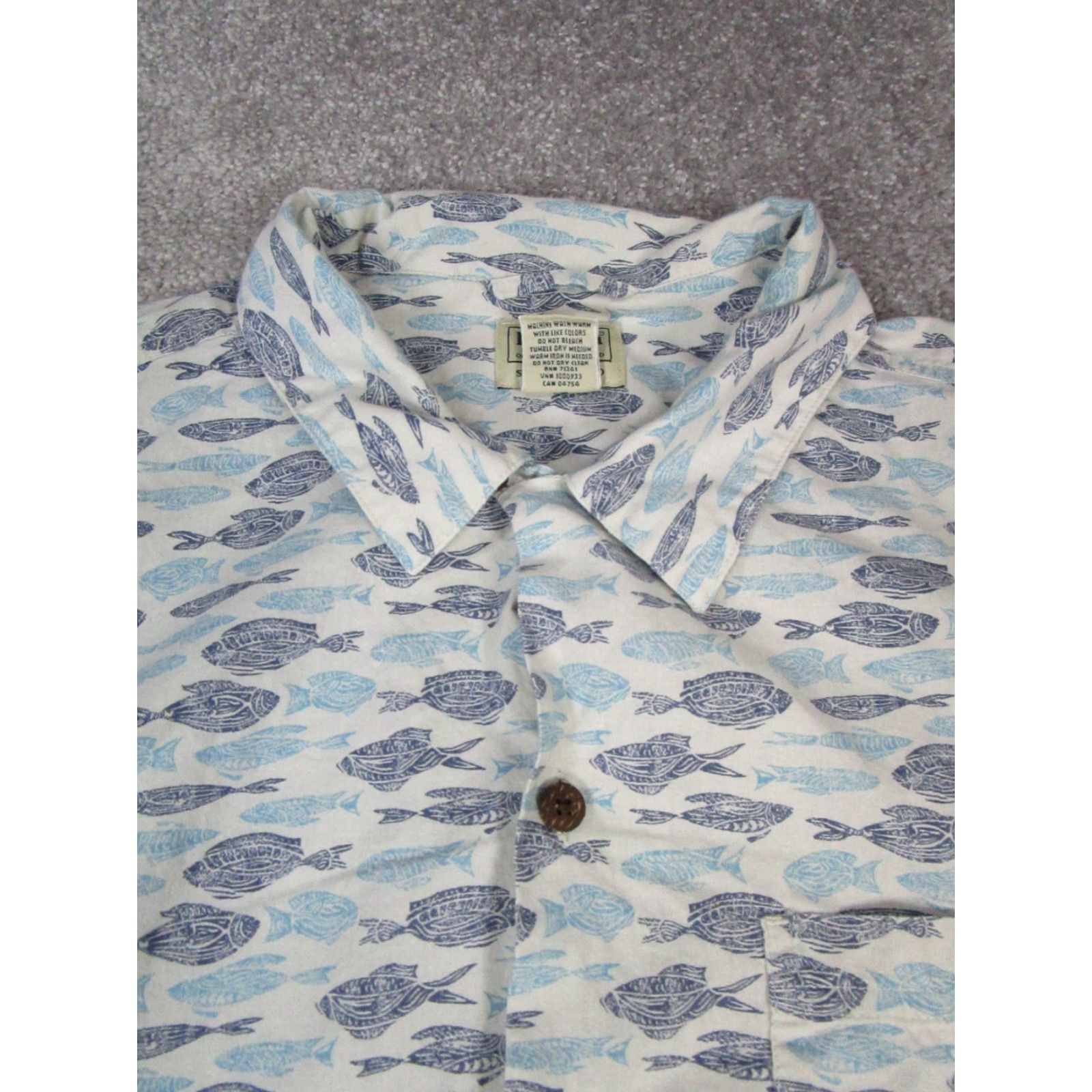 Vintage L.L.Bean Shirt Men Large Blue White Cotton Button-Up Fish Pattern Short Sleeve Collared Button-Down Mens Size US L / EU 52-54 / 3 - 2 Thumbnail