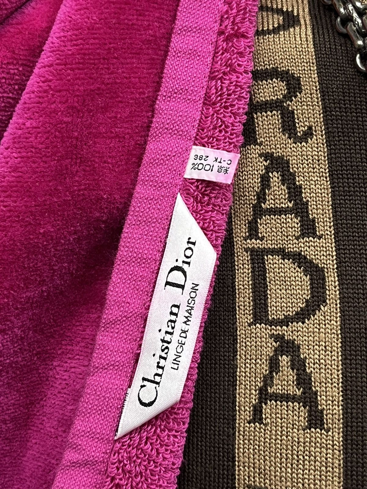 Dior Gorgeous 90s Pink DIOR Large Gold Logo Embroidery Bath Towel Size ONE SIZE - 6 Thumbnail
