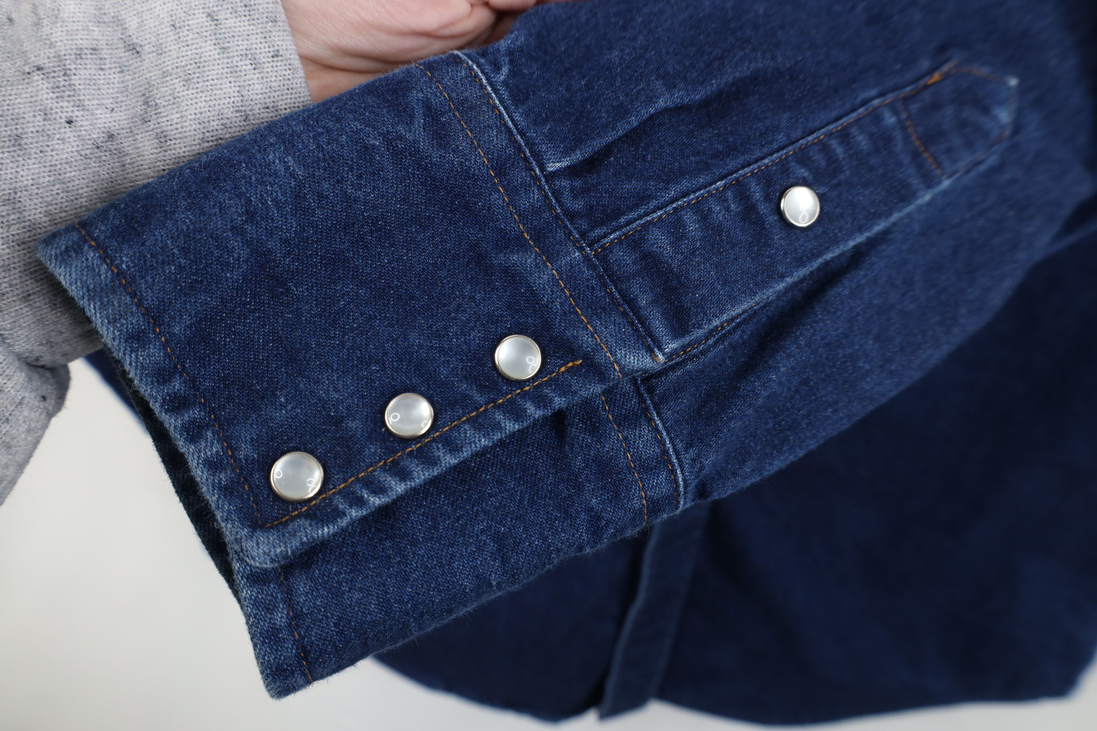 Carhartt Vintage 90s Carhartt Pearl Snap Button Denim Shirt Blue USA Size US M / EU 48-50 / 2 - 5 Thumbnail