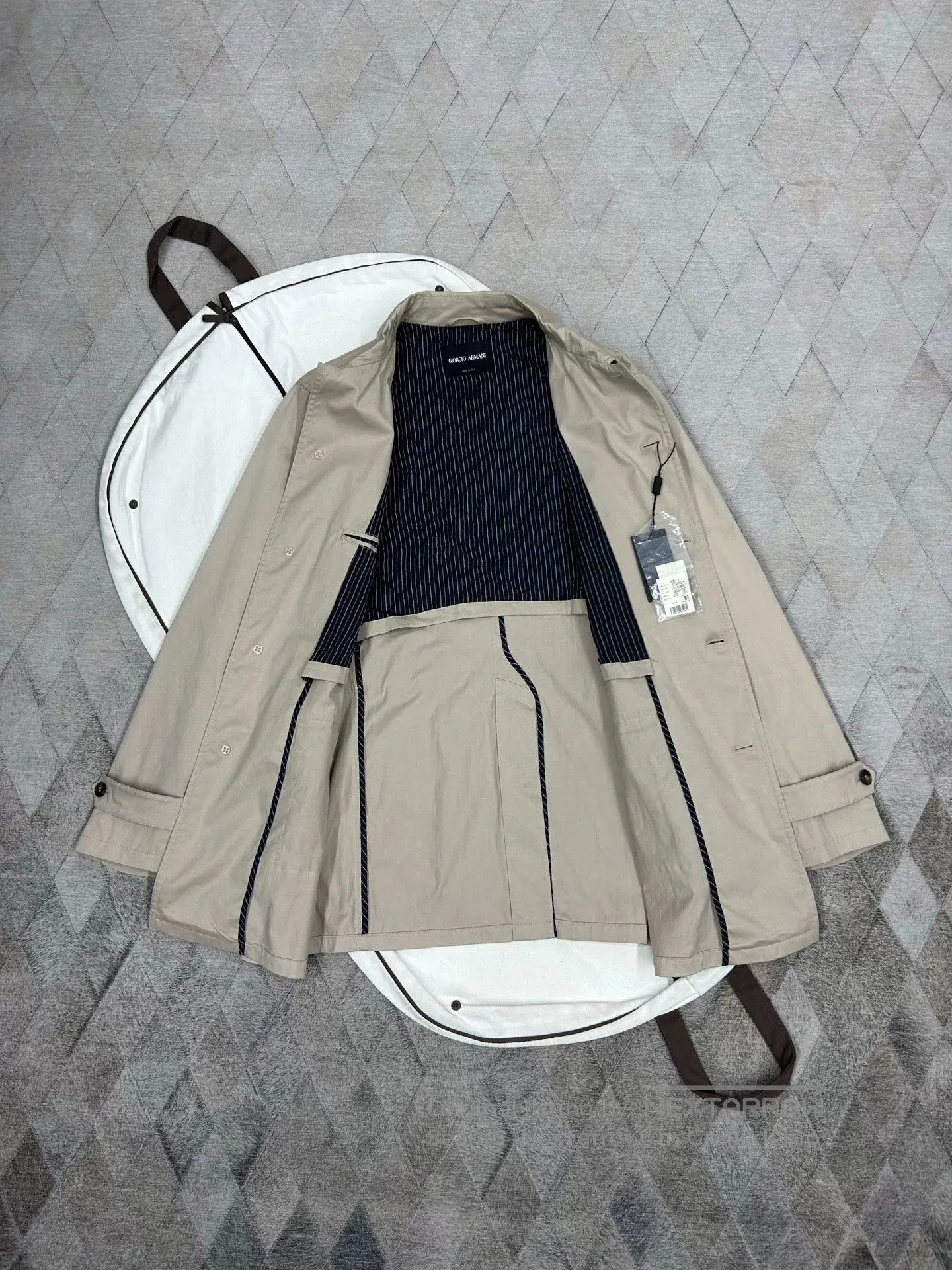 Giorgio Armani Giorgio Armani Beige Trench Coat. Size US M / EU 48-50 / 2 - 2 Thumbnail
