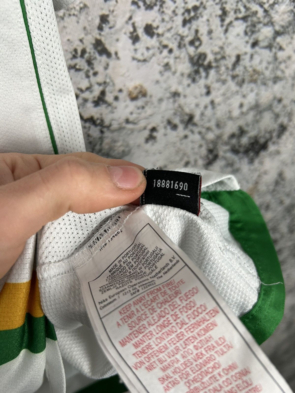 Nike Vintage Celtic Glasgow Nike Carling Soccer Jersey Football Size US XL / EU 56 / 4 - 7 Thumbnail