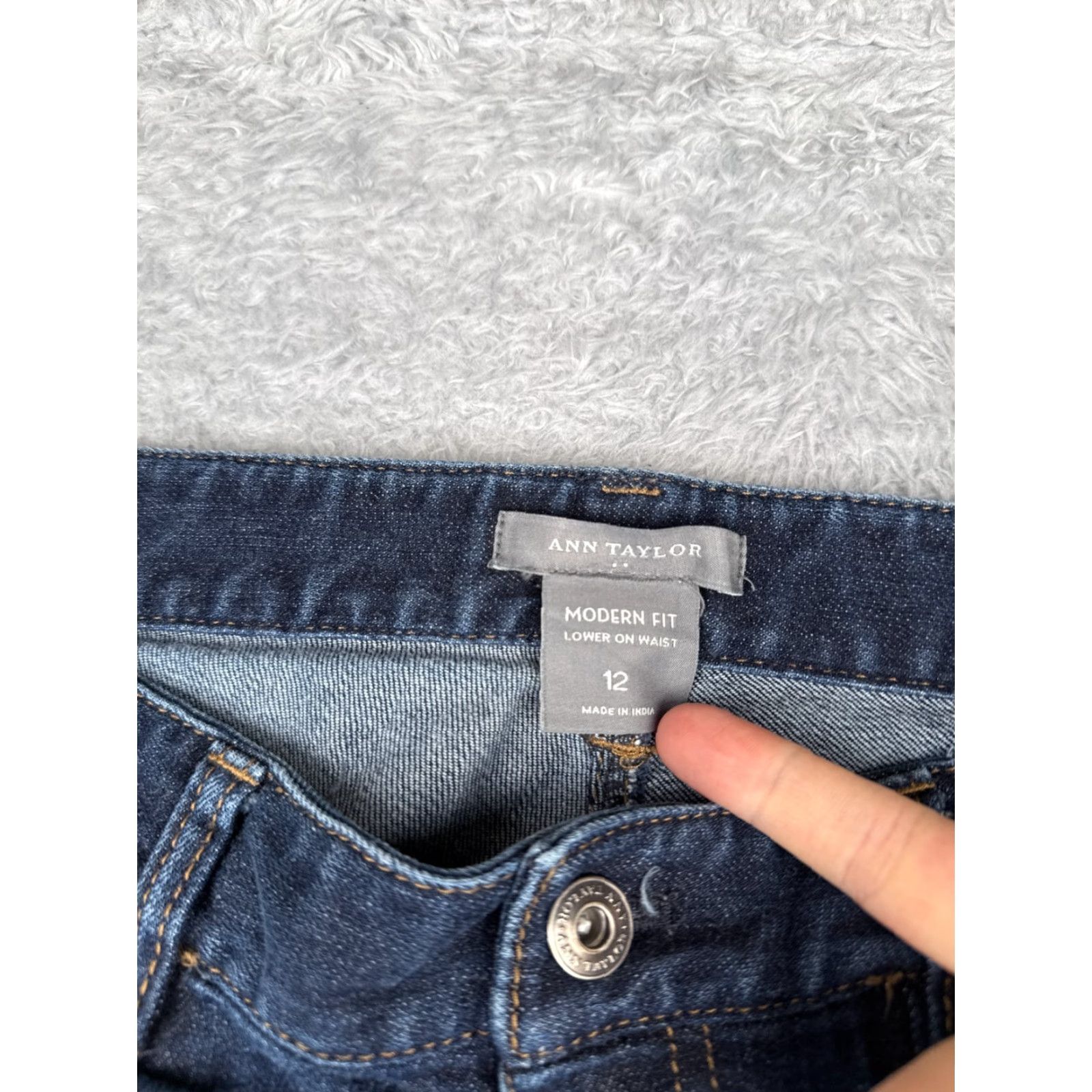 Ann Taylor VINTAGE Ann Taylor Women Jeans Straight Leg 12 Blue Denim Mid Rise 34x31 Distressed Embroidered Zipper Size 34" / US 12 / IT 48 - 6 Thumbnail
