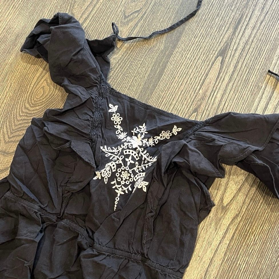 Old Navy Old Navy Mini Dress Embroidered Flutter Sleeve Black Size L Size L / US 10 / IT 46 - 2 Thumbnail