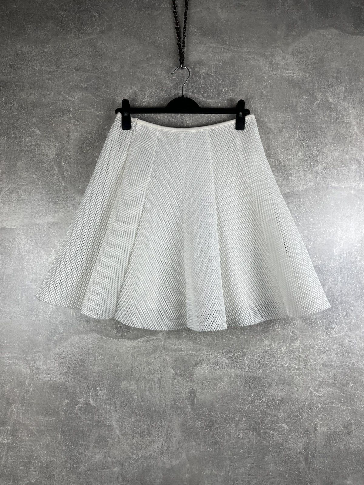 Moncler Moncler Rare White Textured Mesh Flared A Line Skirt Size 30" / US 8 / IT 44 - 7 Thumbnail
