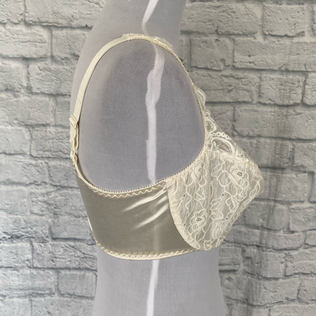 Other Olga women 38D lace bra w/3 hook back closure & adjustable s Size ONE SIZE - 4 Thumbnail
