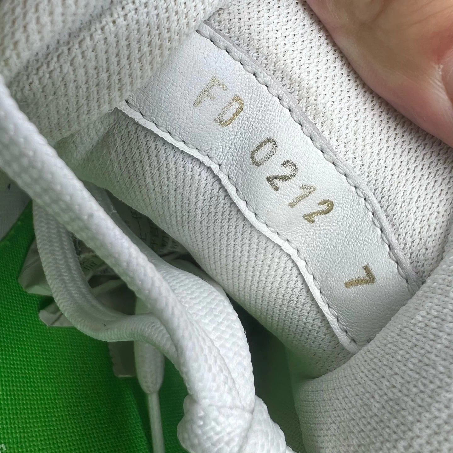 Louis Vuitton LV Trainer White Green Like New Worn Once 7/41 Size US 7 / EU 40 - 8 Thumbnail