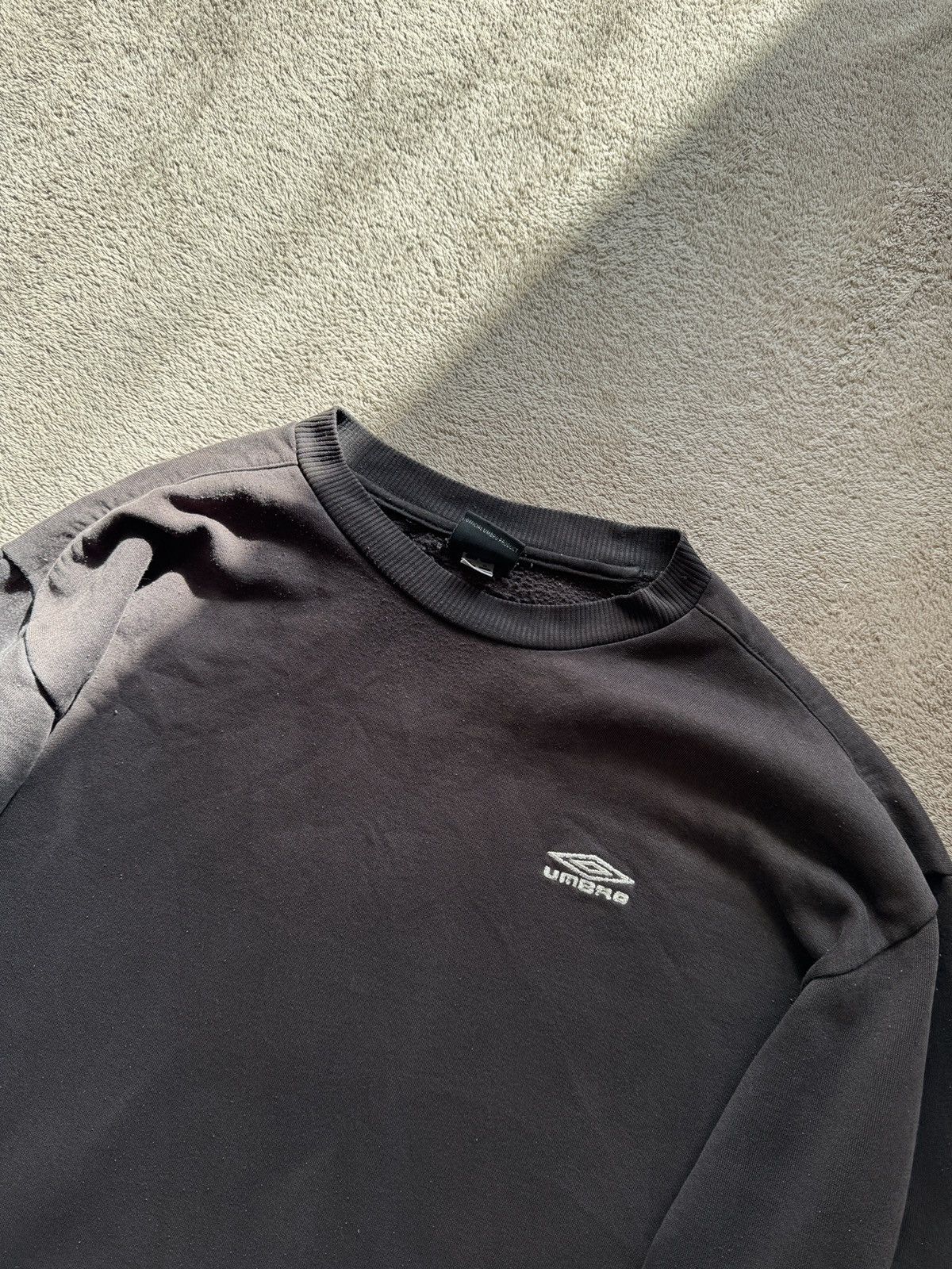 Vintage Umbro Washed Faded Baggy Sweatshirt nike vetements ysl Size US M / EU 48-50 / 2 - 3 Thumbnail