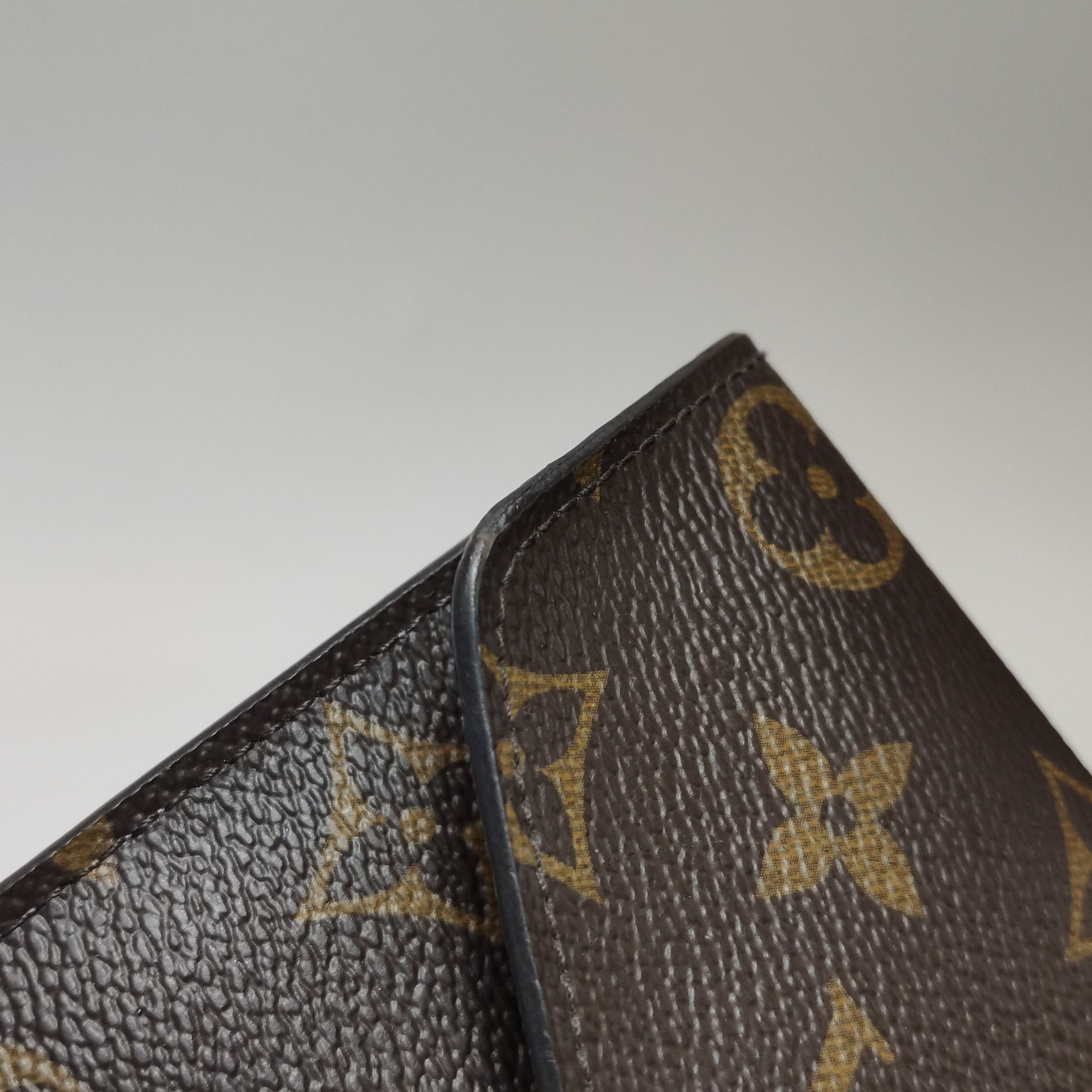 Louis Vuitton Louis Vuitton (LV) Jeanne leather Monogram print snap butto Size ONE SIZE - 7 Thumbnail