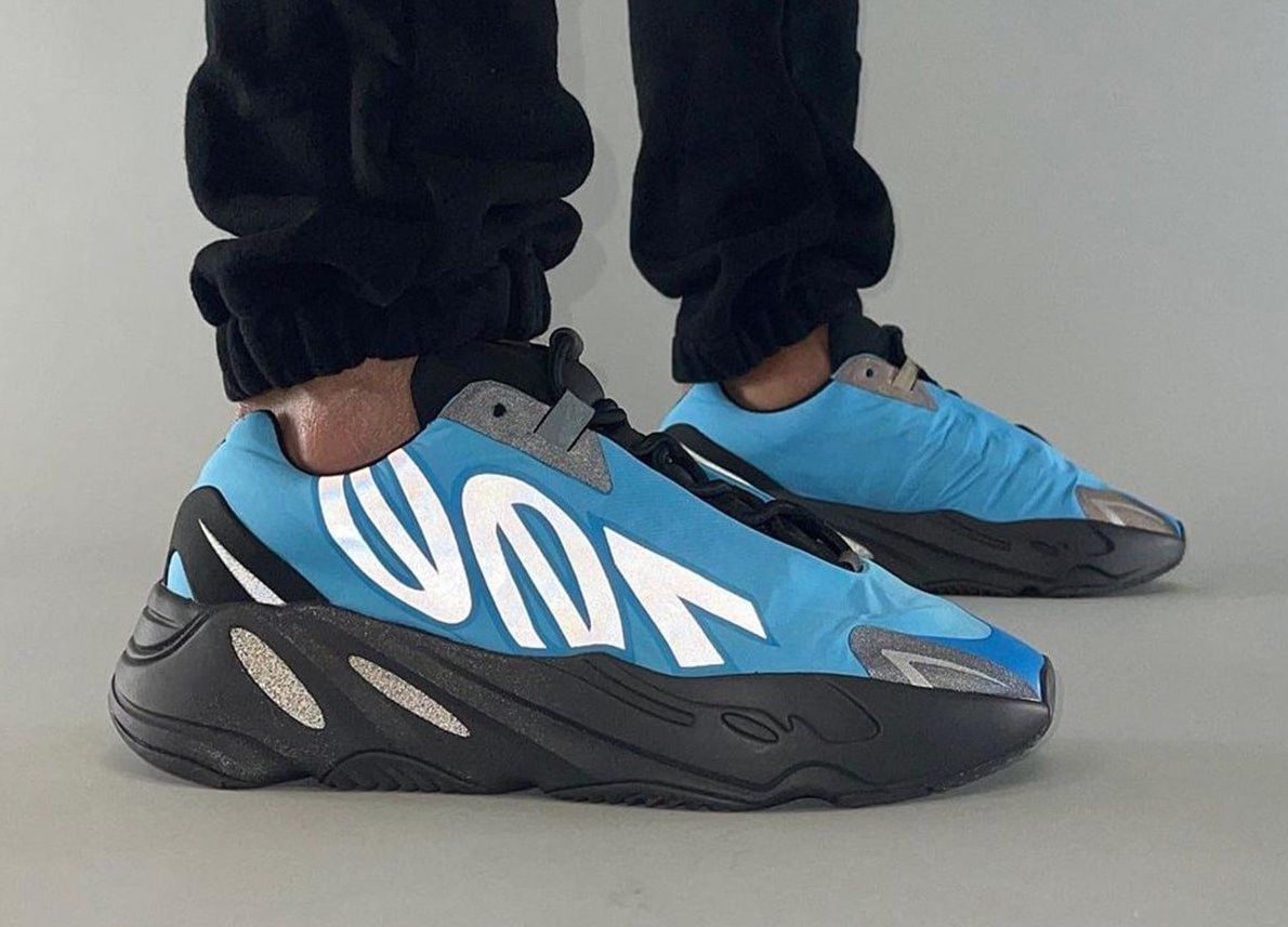 Adidas Adidas Yeezy Boost 700 'Bright Cyan' Kids Sneakers Synthetic Size US 5 / EU 37 - 2 Thumbnail