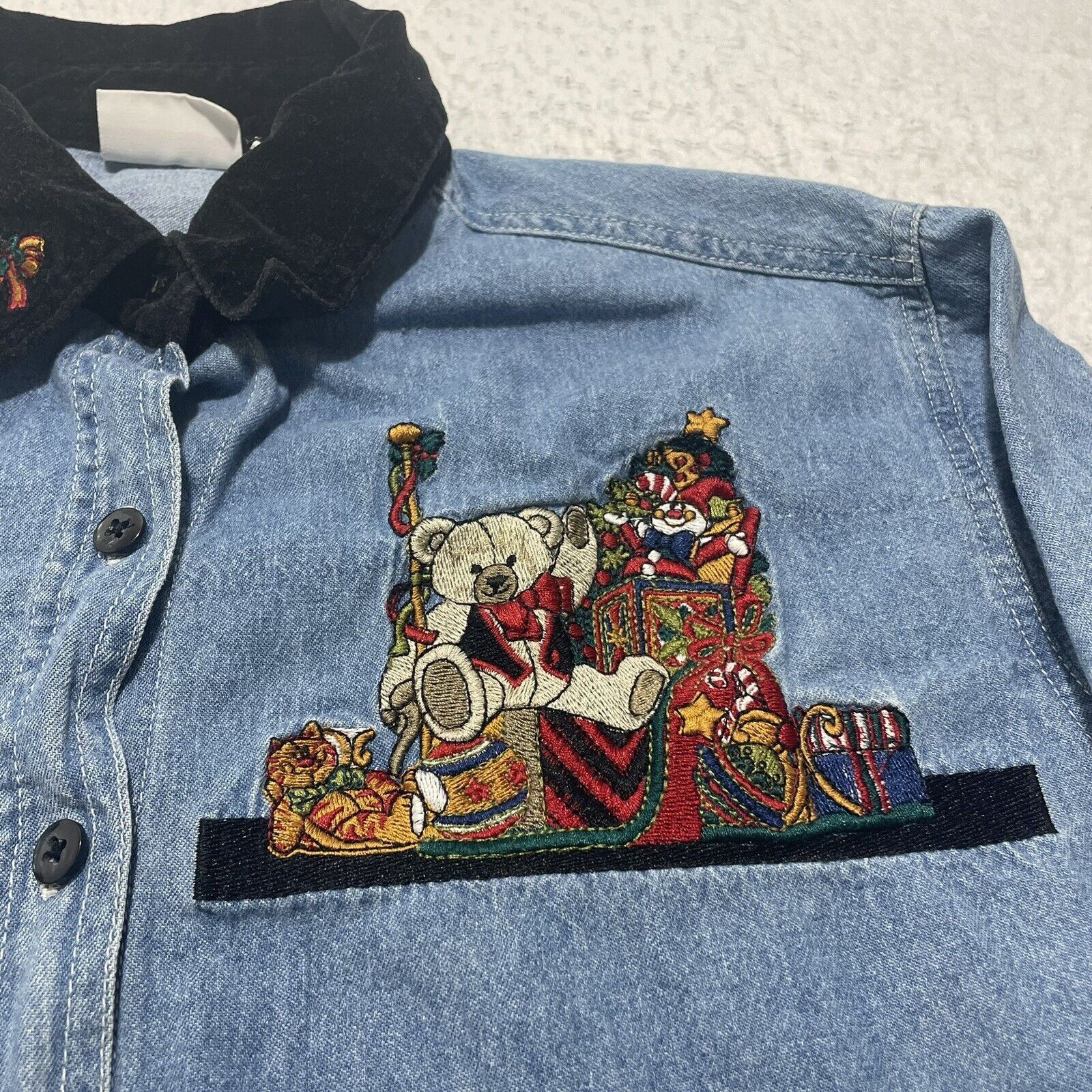 Vintage Vintage Bobbie Brooks Button Up Denim Shirt Christmas Toys Size S / US 4 / IT 40 - 3 Thumbnail