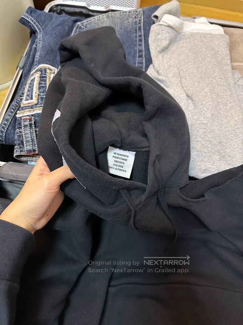 Vetements Vetements Off-the-Shoulder Hoodie Size US S / EU 44-46 / 1 - 3 Thumbnail