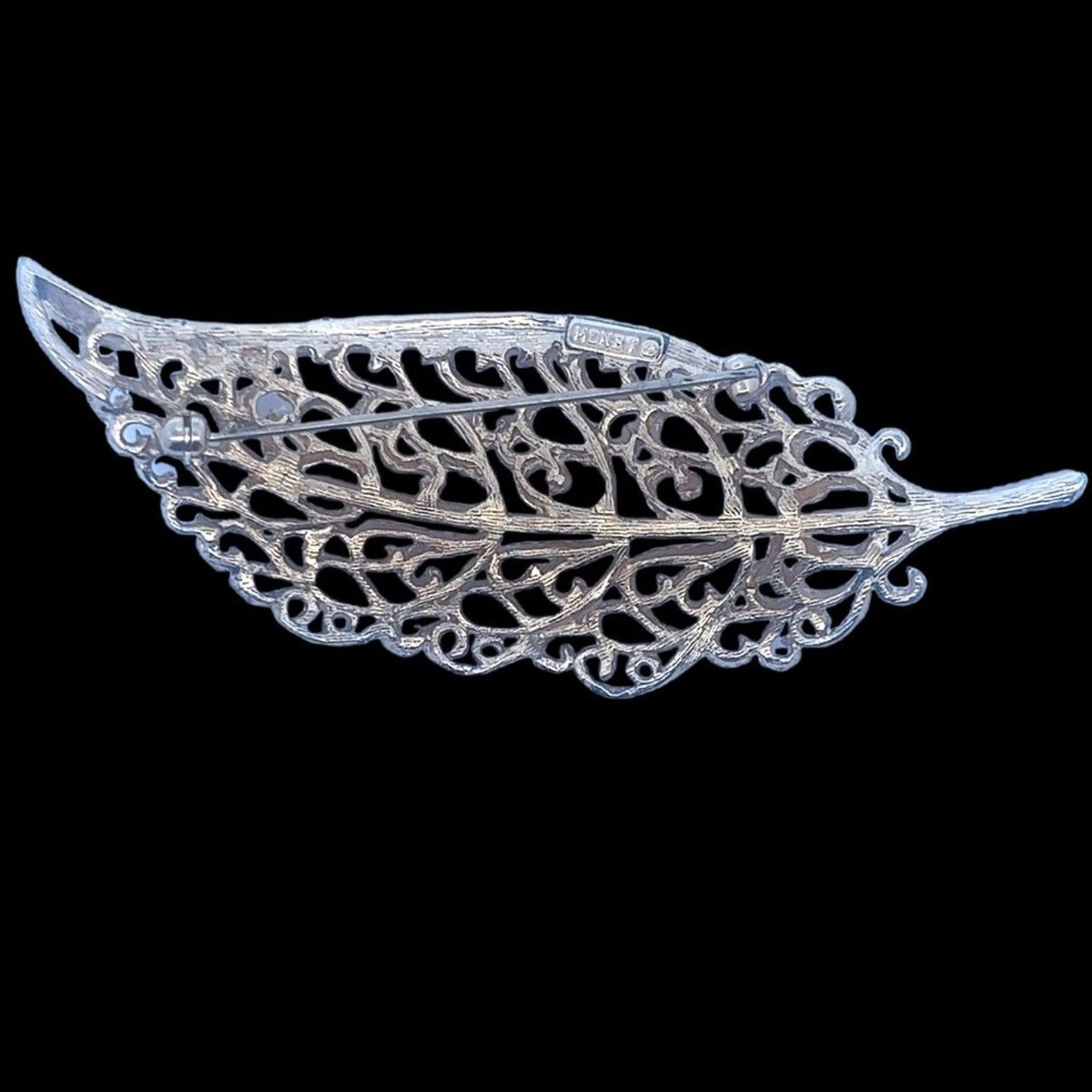 Monet Vintage - Monet - Filigree Gold Tone Leaf Brooch Pin Size ONE SIZE - 3 Thumbnail