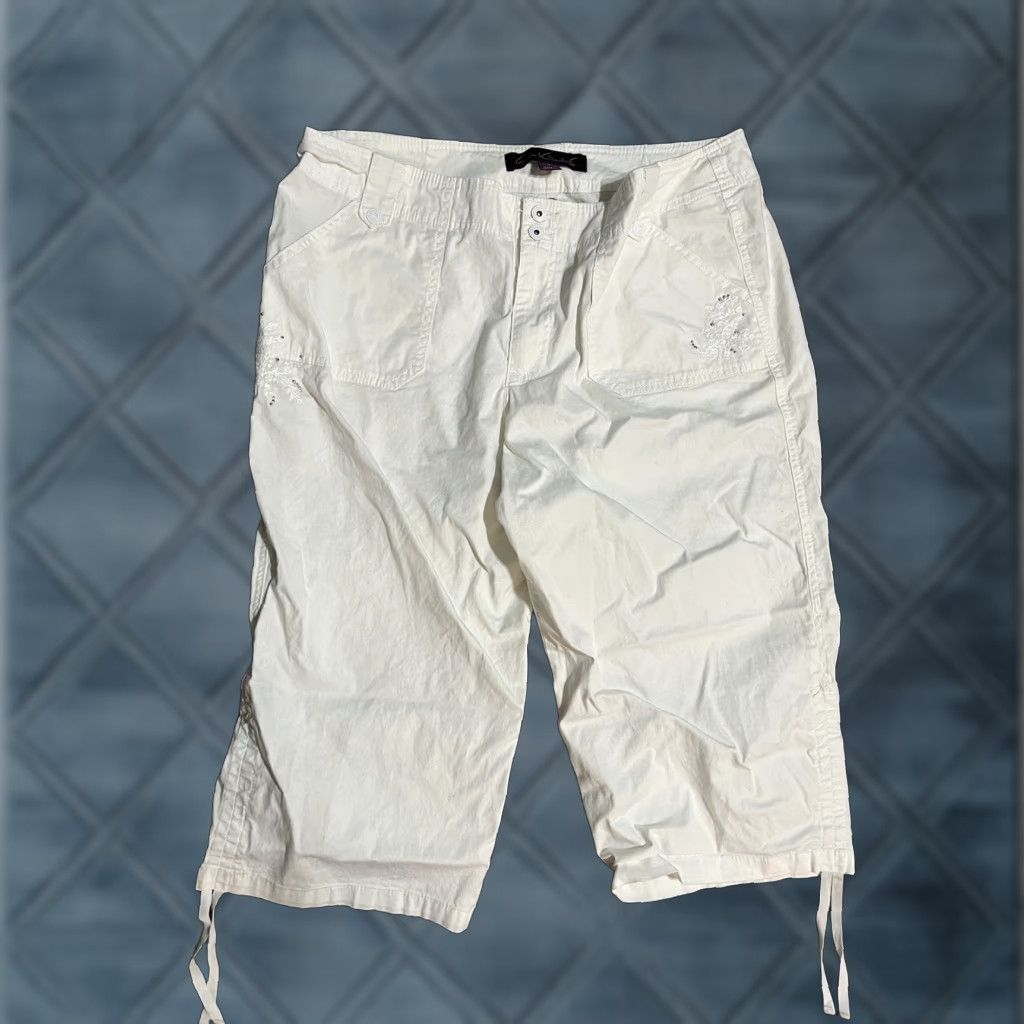 Gloria Vanderbilt Gloria Vanderbilt Capri Crop Pants Size 18 White Solid Pants Size 40" / US 18 - 1 Thumbnail
