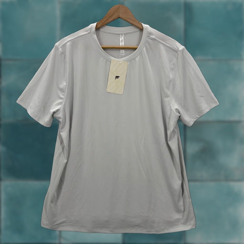 Fabletics Fabletics Mens T-Shirt SS Blake S/S Tee Shirt Gray Moisture Wicking Gym Travel 2XL Crew Neck Short Sleeve Relaxed Fit Size US XXL / EU 58 / 5 - 1 Thumbnail