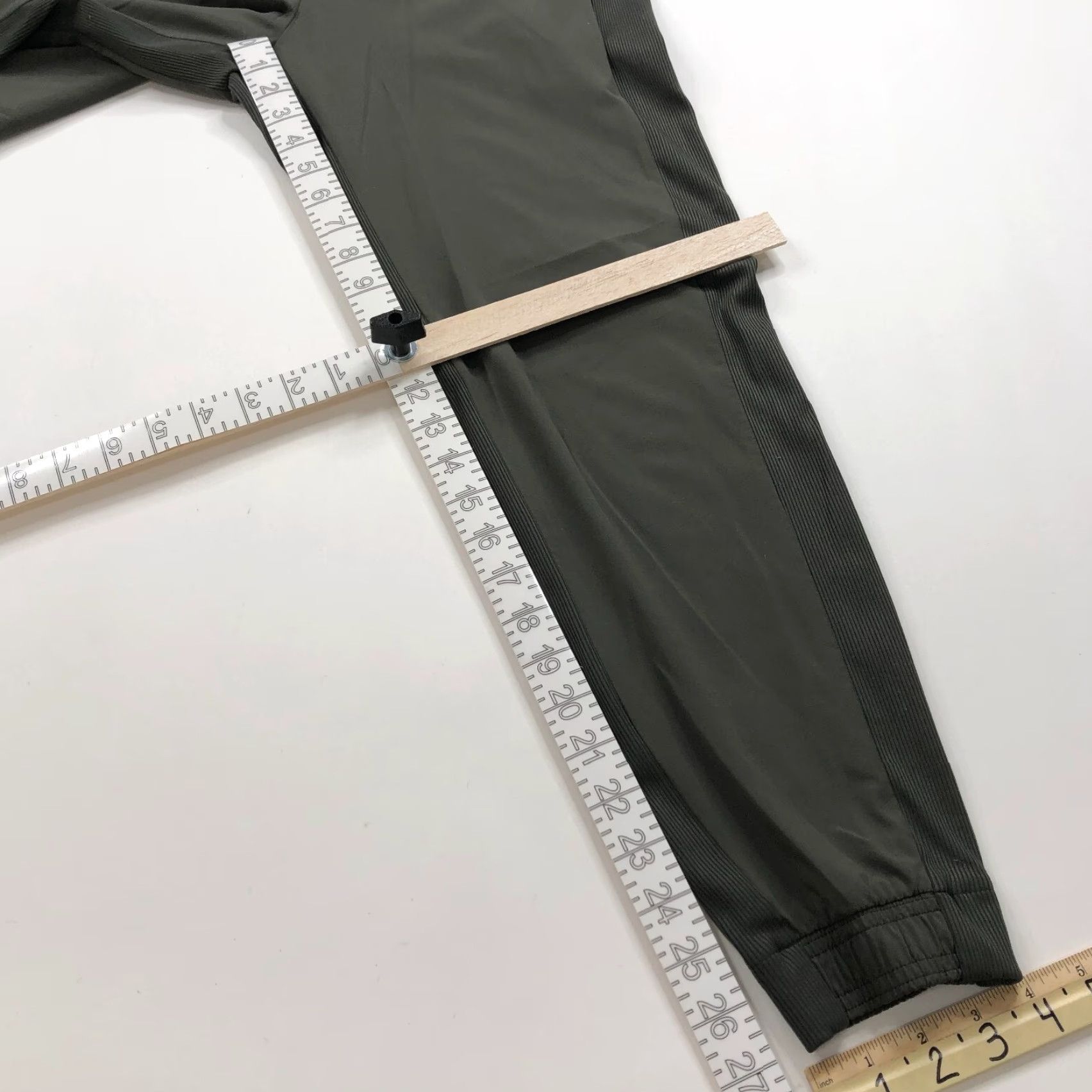 Athleta Athleta Brooklyn Jogger 4 (Fit 28W 27L) Tapered Green 530631 PLS READ Size 28" / US 6 / IT 42 - 6 Thumbnail