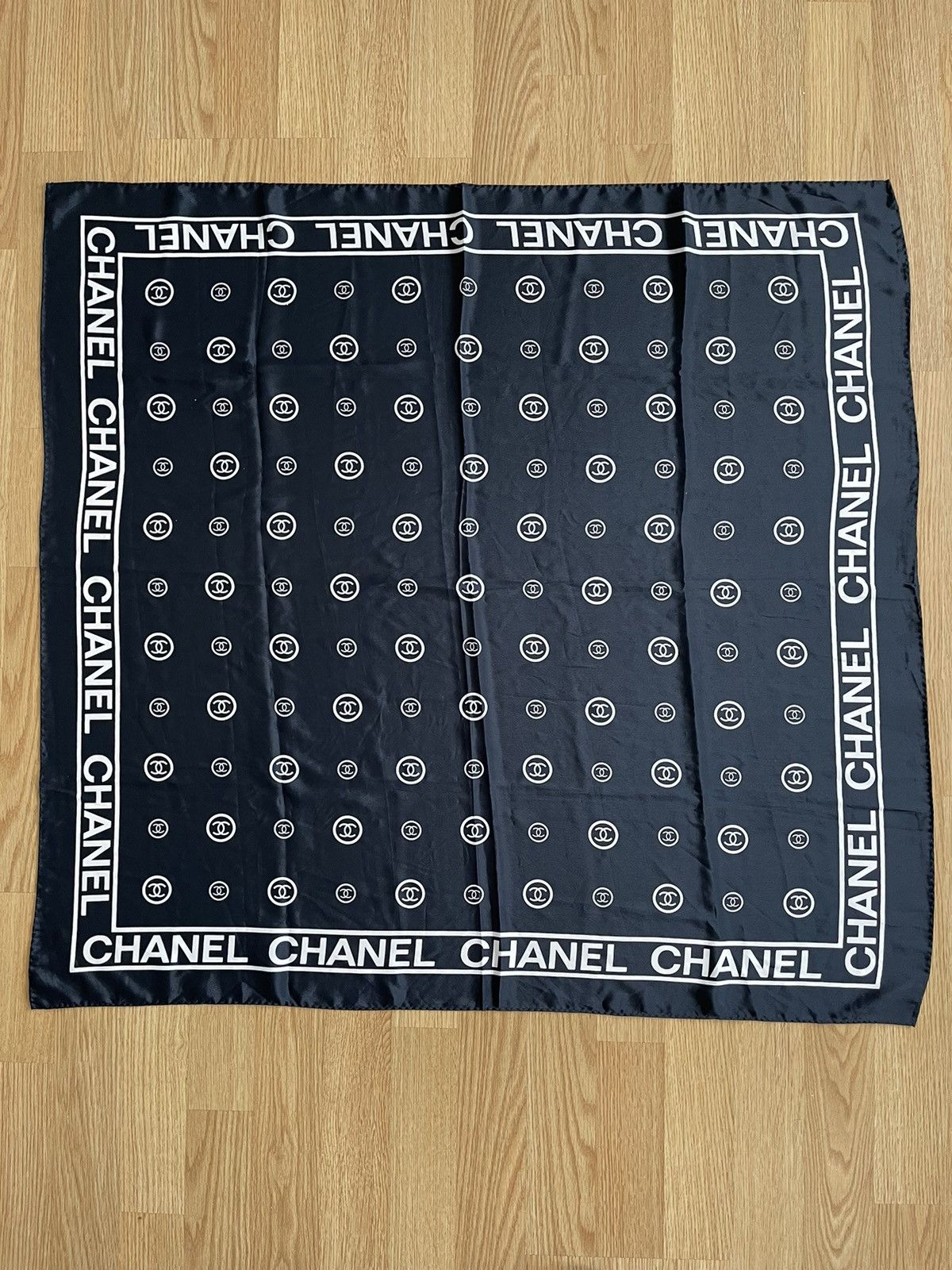 Chanel Scarf Chanel made in Italy monogram vintage luxury silk Size ONE SIZE - 1 Thumbnail