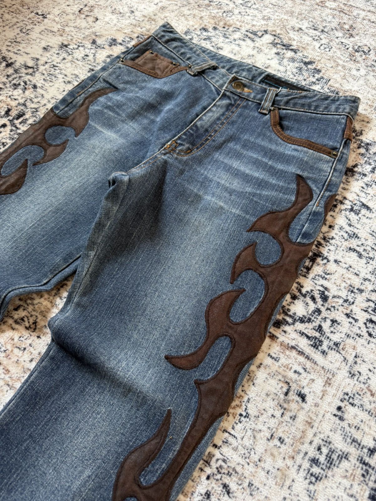 Le Grande Bleu (L.G.B.) Blue Jam Embroidered Tribal Flared Jeans Size US 26 / EU 42 - 4 Thumbnail