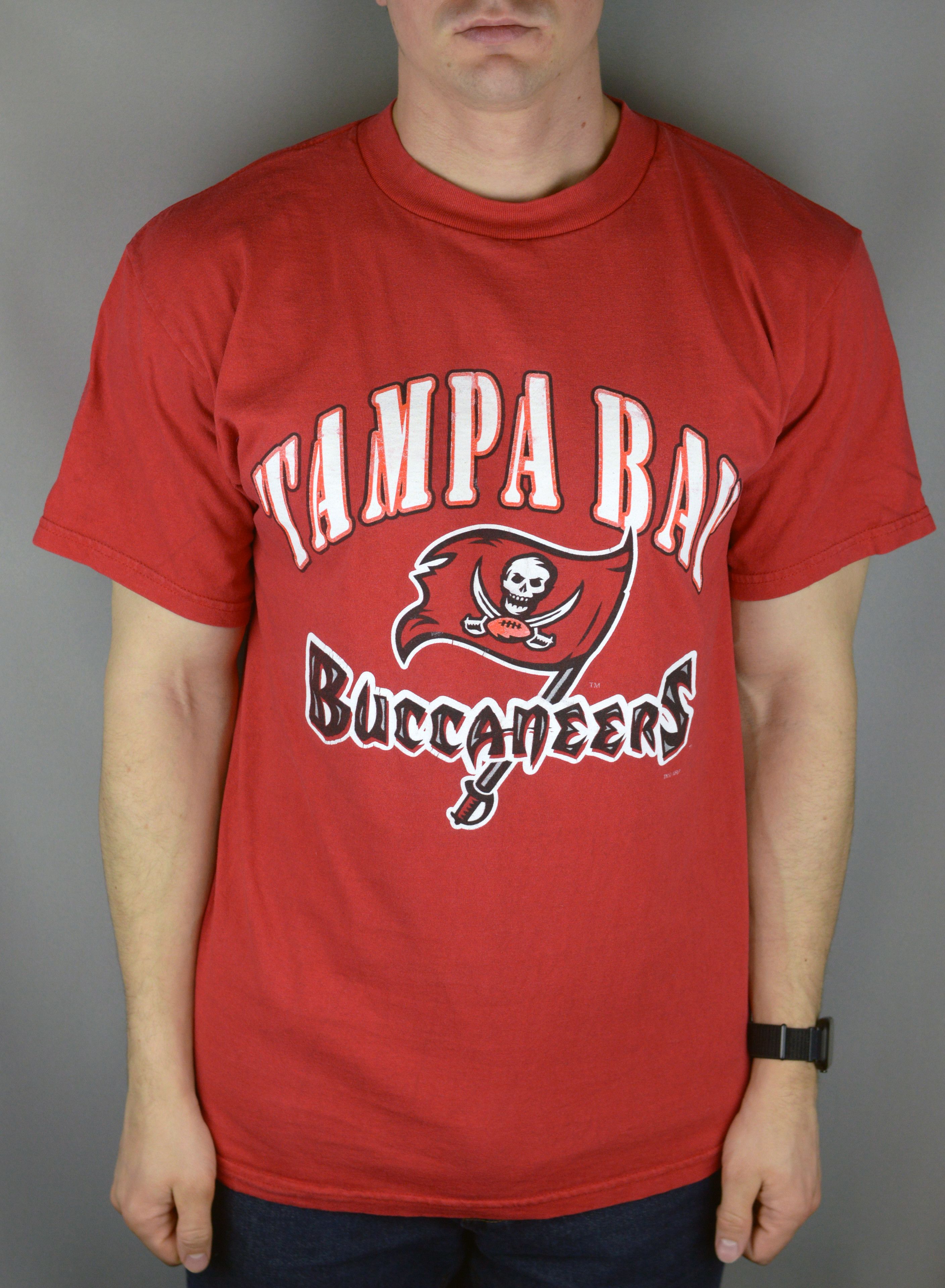 Vintage Vintage Emanuel 87 Tampa Bay Buccaneers 1998 t shirt Size US L / EU 52-54 / 3 - 1 Thumbnail