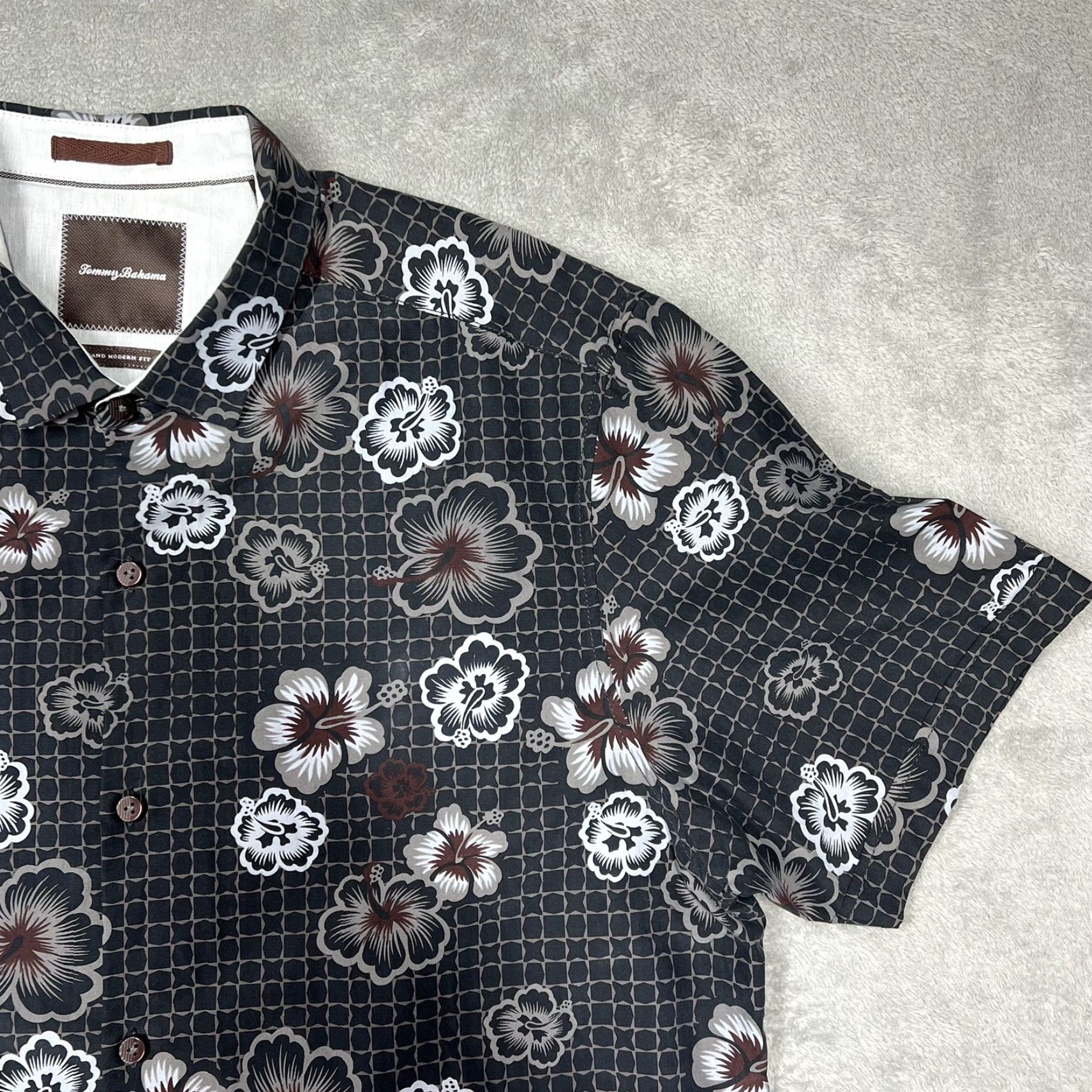 Tommy Bahama Tommy Bahama Shirt XL Black Hawaiian Button-Up Short Sleeve Collared Silk Cotton Spandex Floral Hibiscus Size US XL / EU 56 / 4 - 2 Thumbnail