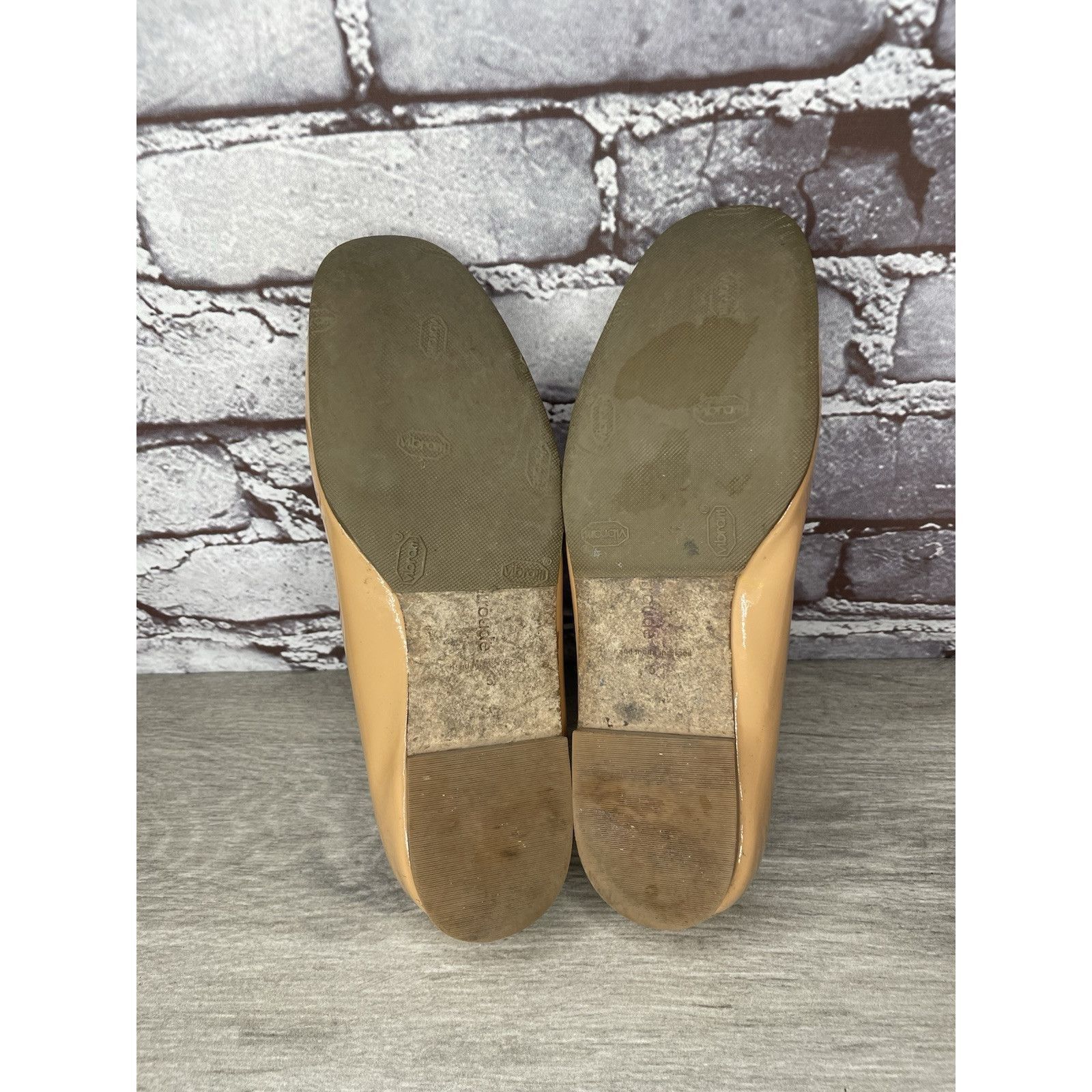 Other LARROUDE Vibram Nude Patent Leather Mary Jane Flats Shoes Wo Size US 5 / IT 35 - 7 Thumbnail