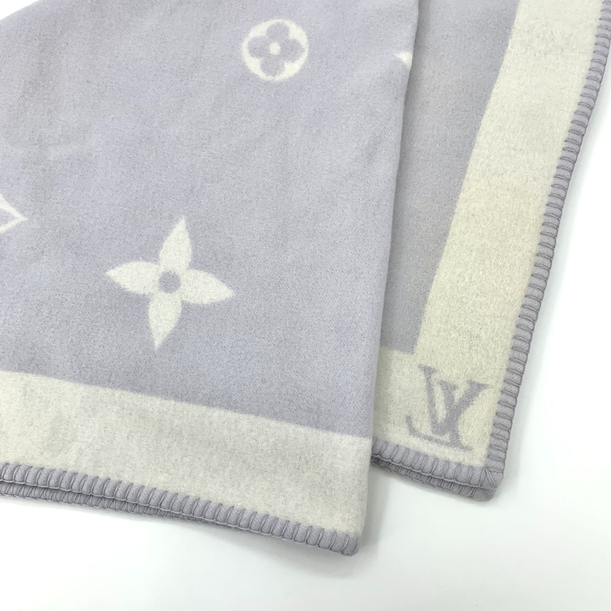 Louis Vuitton Louis Vuitton Light Purple Monogram Wool & Cashmere Blanket Size ONE SIZE - 6 Thumbnail