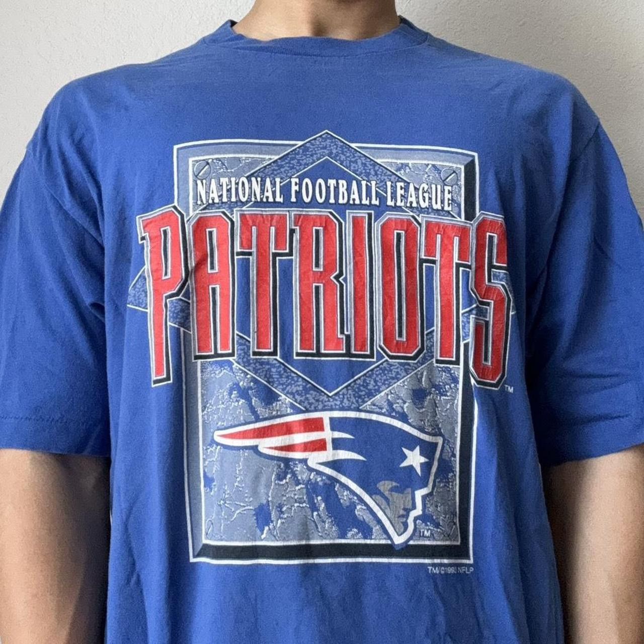 Logo 7 × NFL × Vintage Vintage 1993 NFL New England Patriots Graphics Tee Shirt Size US XL / EU 56 / 4 - 1 Thumbnail