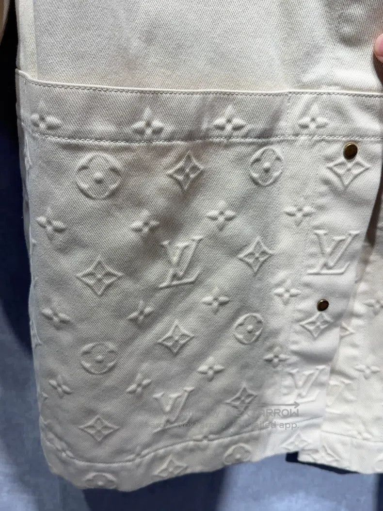 Louis Vuitton Louis Vuitton Solid logo embossed denim short sleeve shirt Size US XXL / EU 58 / 5 - 6 Thumbnail