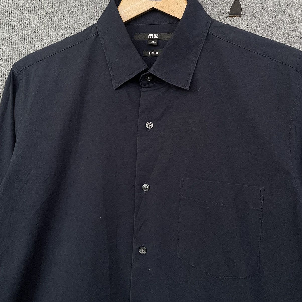 Japanese Brand Uniqlo Blank Navy Slim Fit Button Ups Shirt Size US M / EU 48-50 / 2 - 2 Thumbnail
