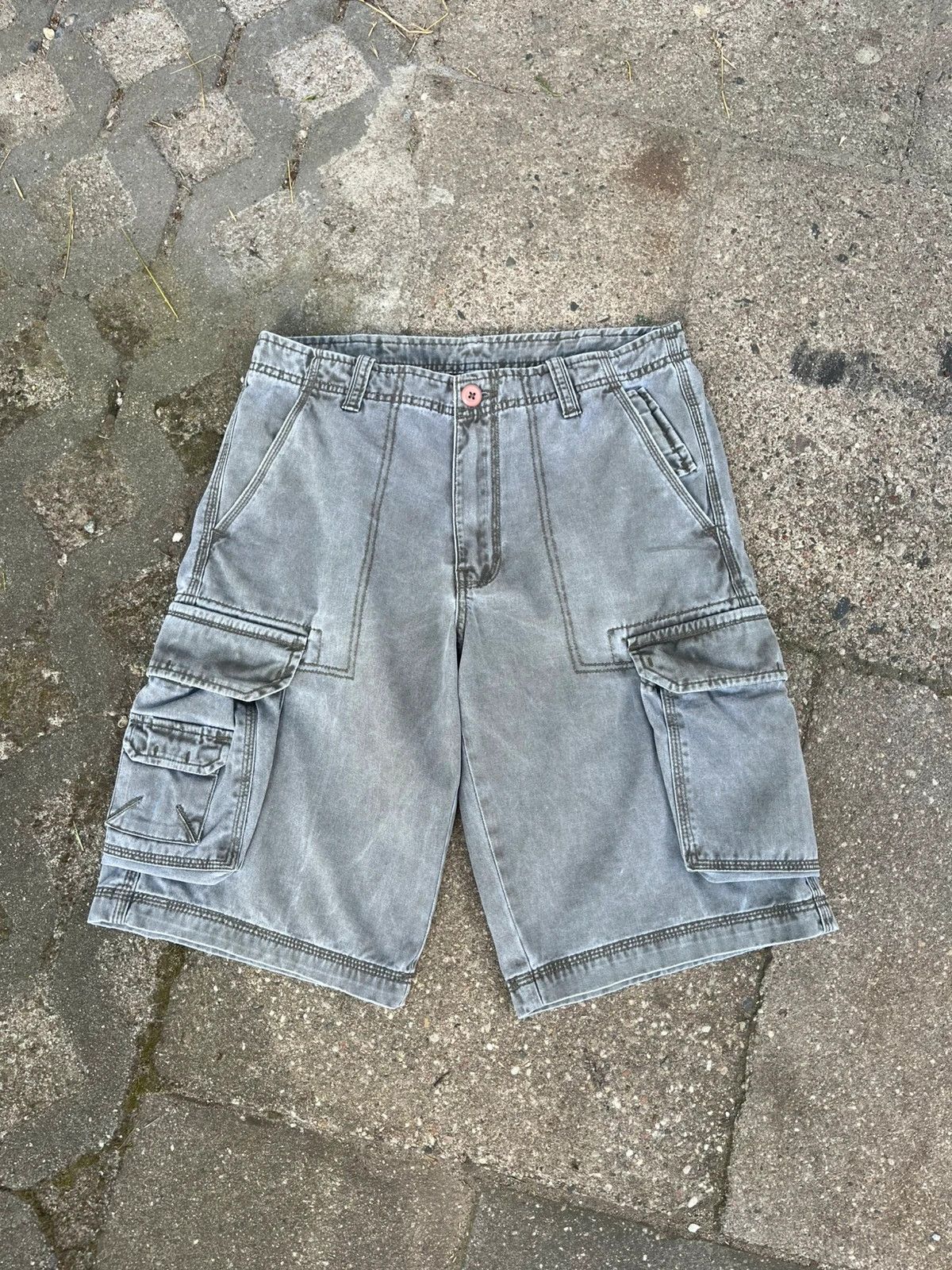 Vintage Vintage Khaki Southbay Cargo Wide Shorts 32W Size US 32 / EU 48 - 1 Thumbnail