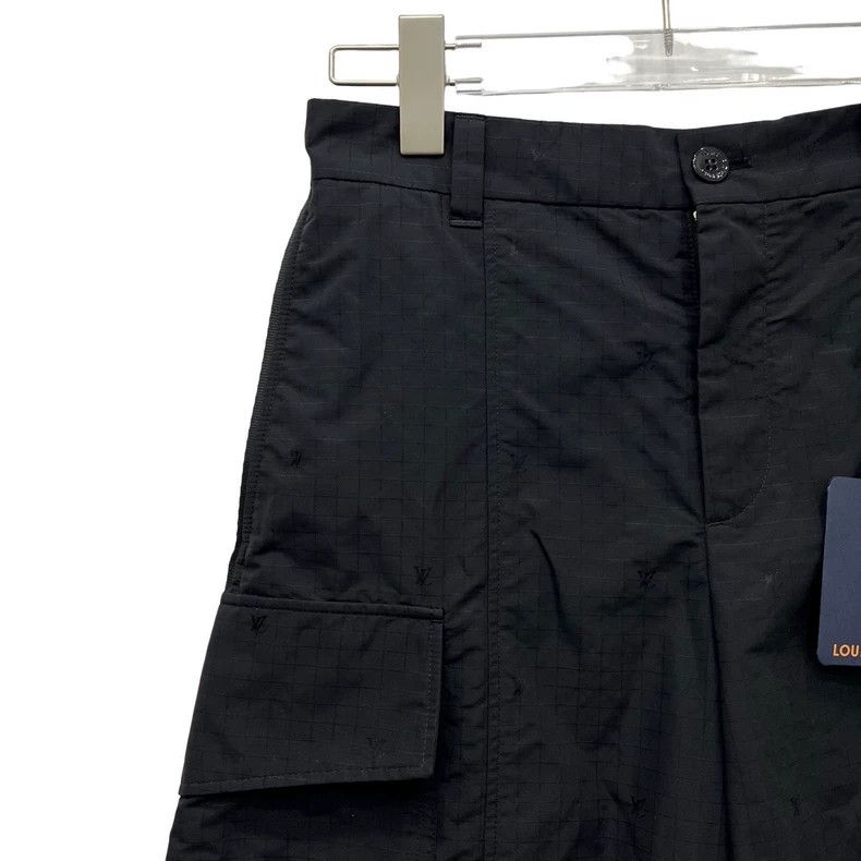 Louis Vuitton Louis Vuitton size US 46 FW23 Zippered Crepe Cargo Shorts Size US 30 / EU 46 - 4 Thumbnail