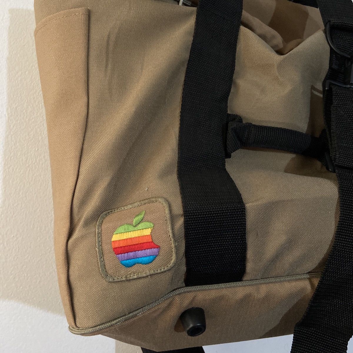 Apple Vintage Apple Rainbow Macintosh Computer Carry Bag Case Size ONE SIZE - 2 Thumbnail